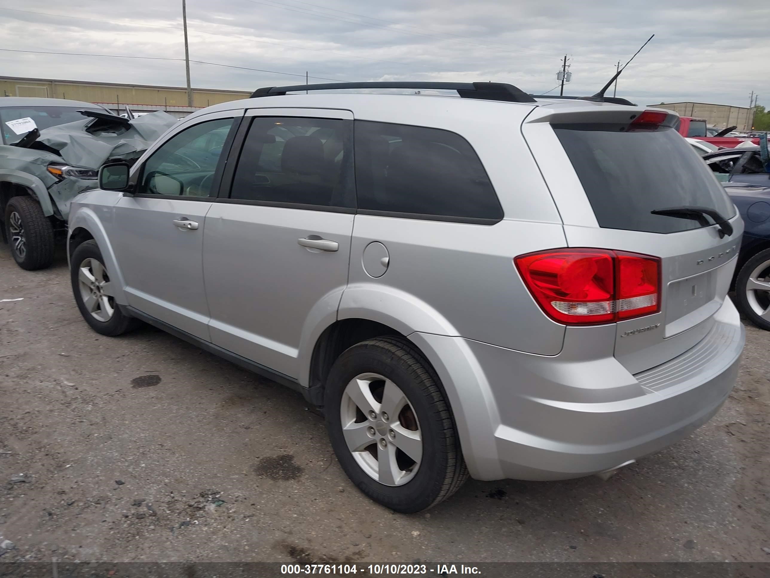 Photo 2 VIN: 3D4PG1FG0BT520759 - DODGE JOURNEY 