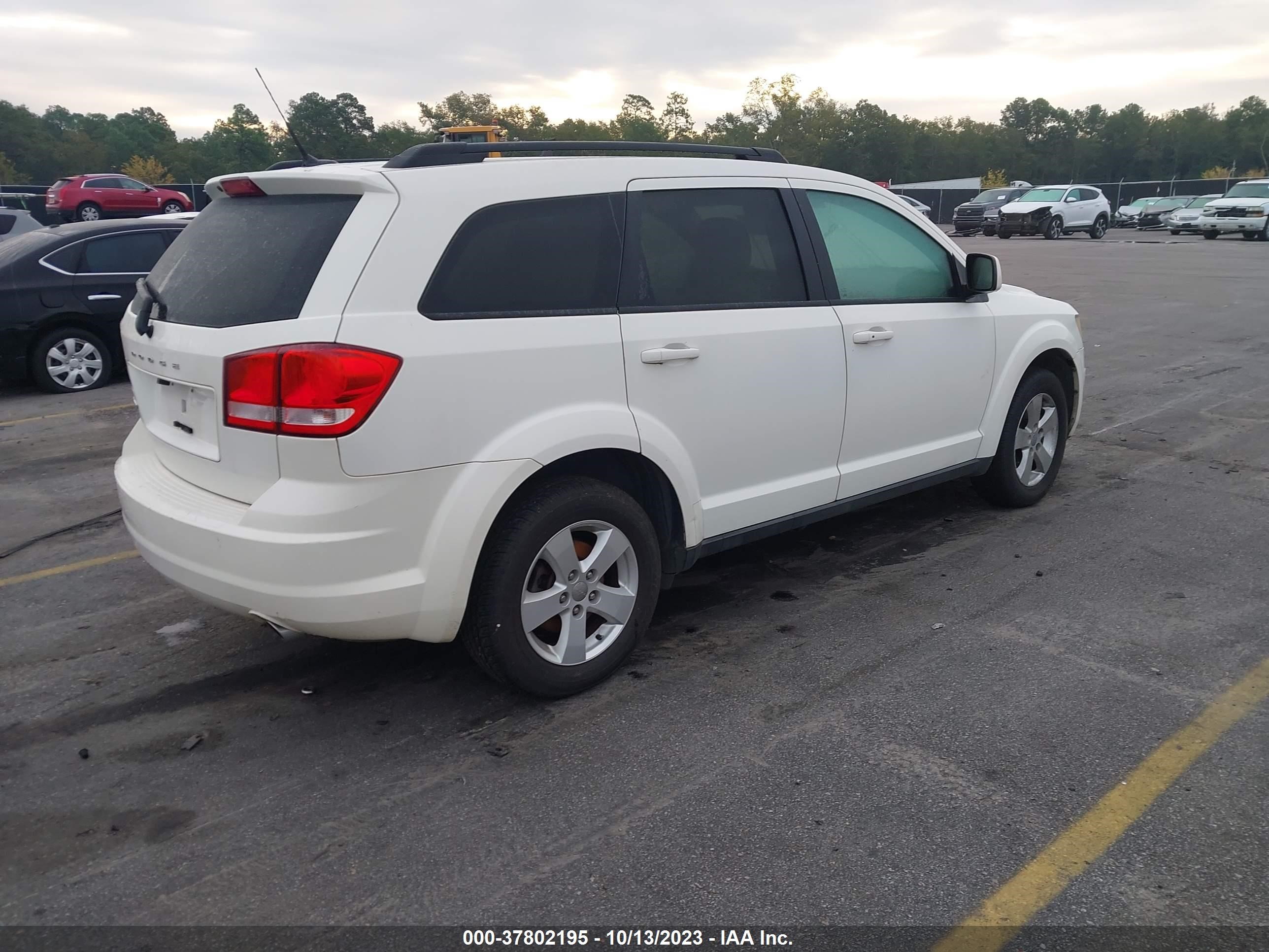 Photo 3 VIN: 3D4PG1FG8BT506611 - DODGE JOURNEY 