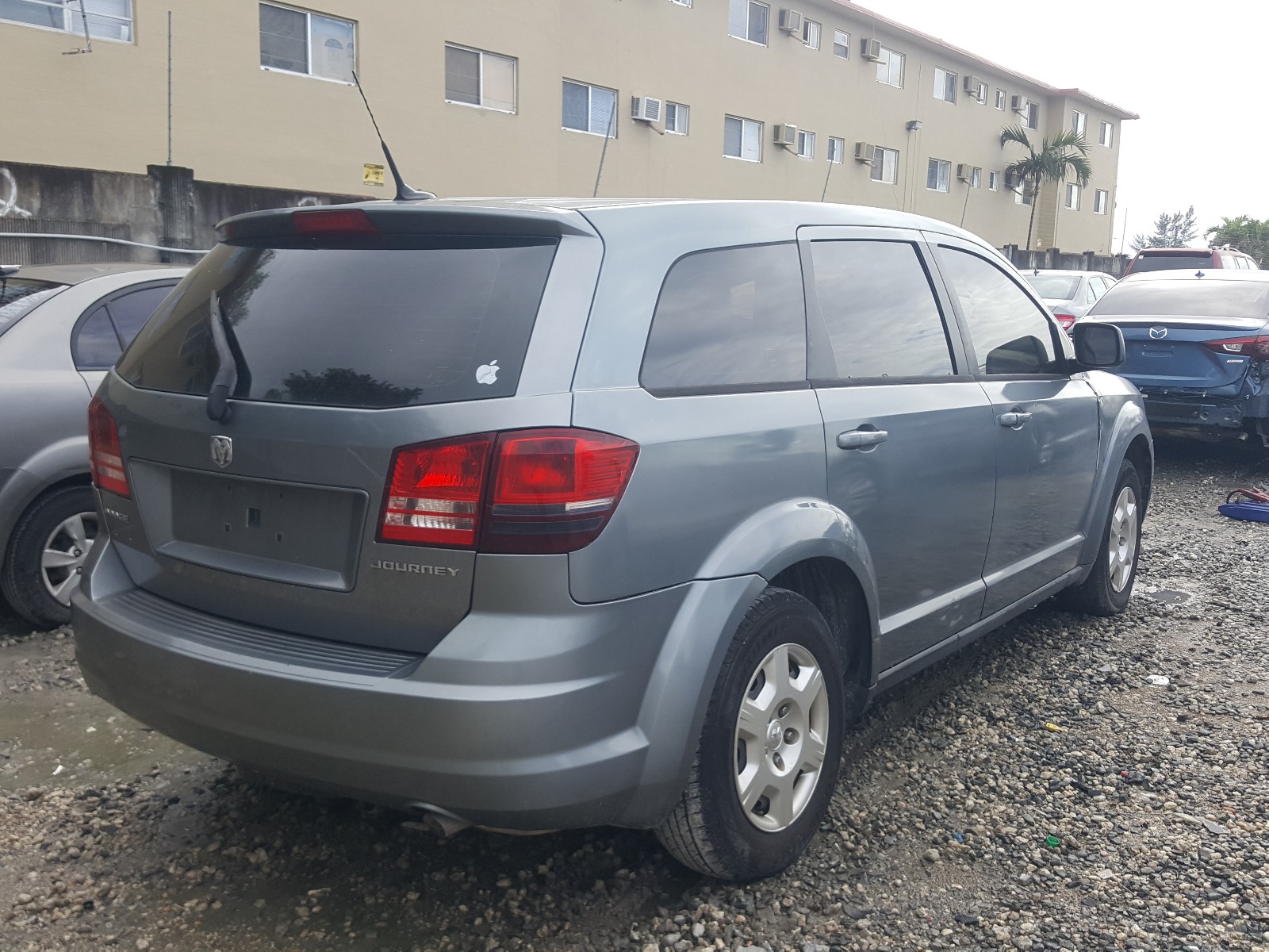 Photo 3 VIN: 3D4PG4FB8AT224599 - DODGE JOURNEY SE 