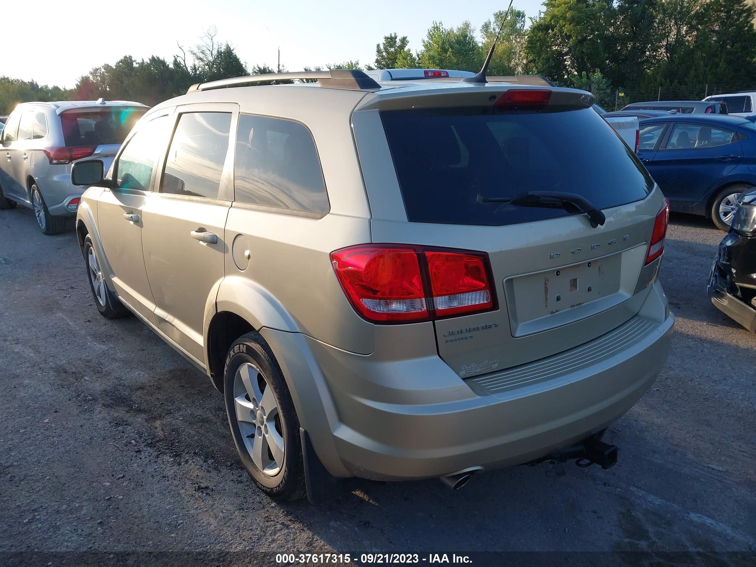 Photo 2 VIN: 3D4PH1FG4BT502262 - DODGE JOURNEY 