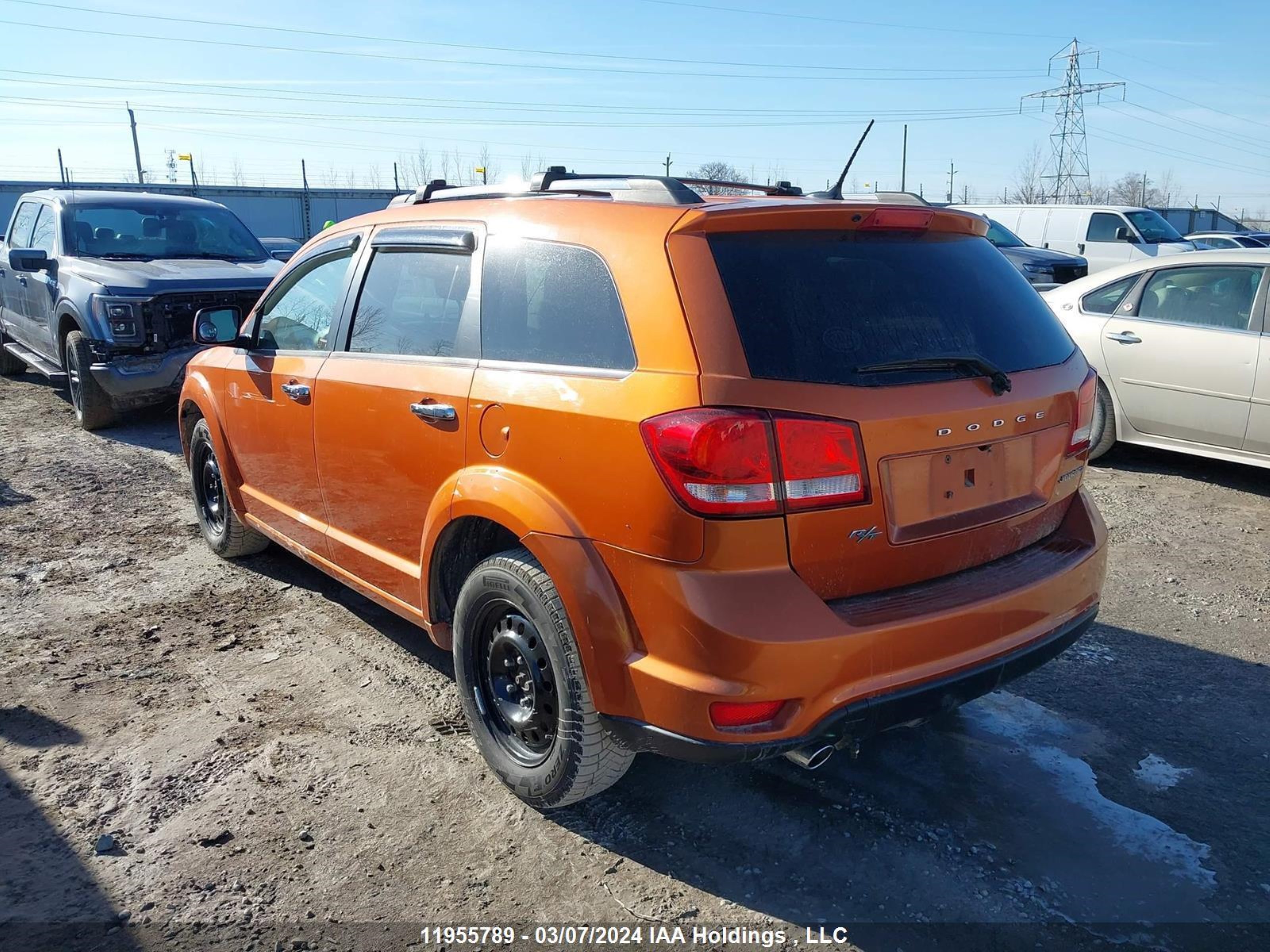 Photo 2 VIN: 3D4PH6FG8BT570626 - DODGE JOURNEY 