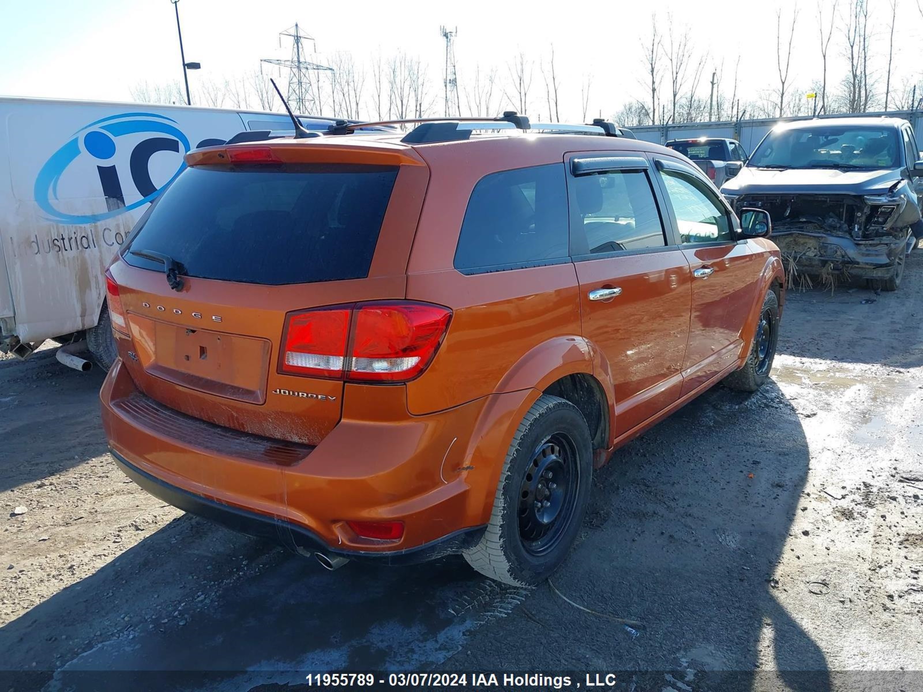 Photo 3 VIN: 3D4PH6FG8BT570626 - DODGE JOURNEY 