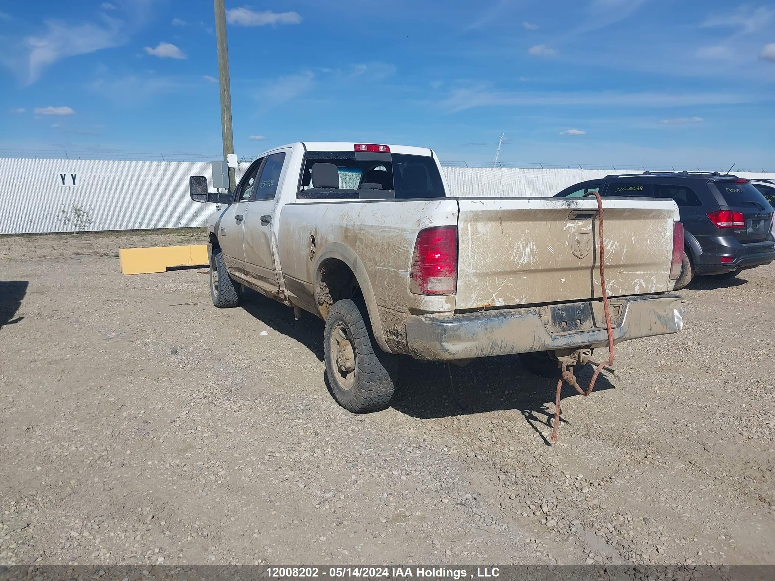 Photo 2 VIN: 3D73Y3CL4BG576319 - DODGE RAM 