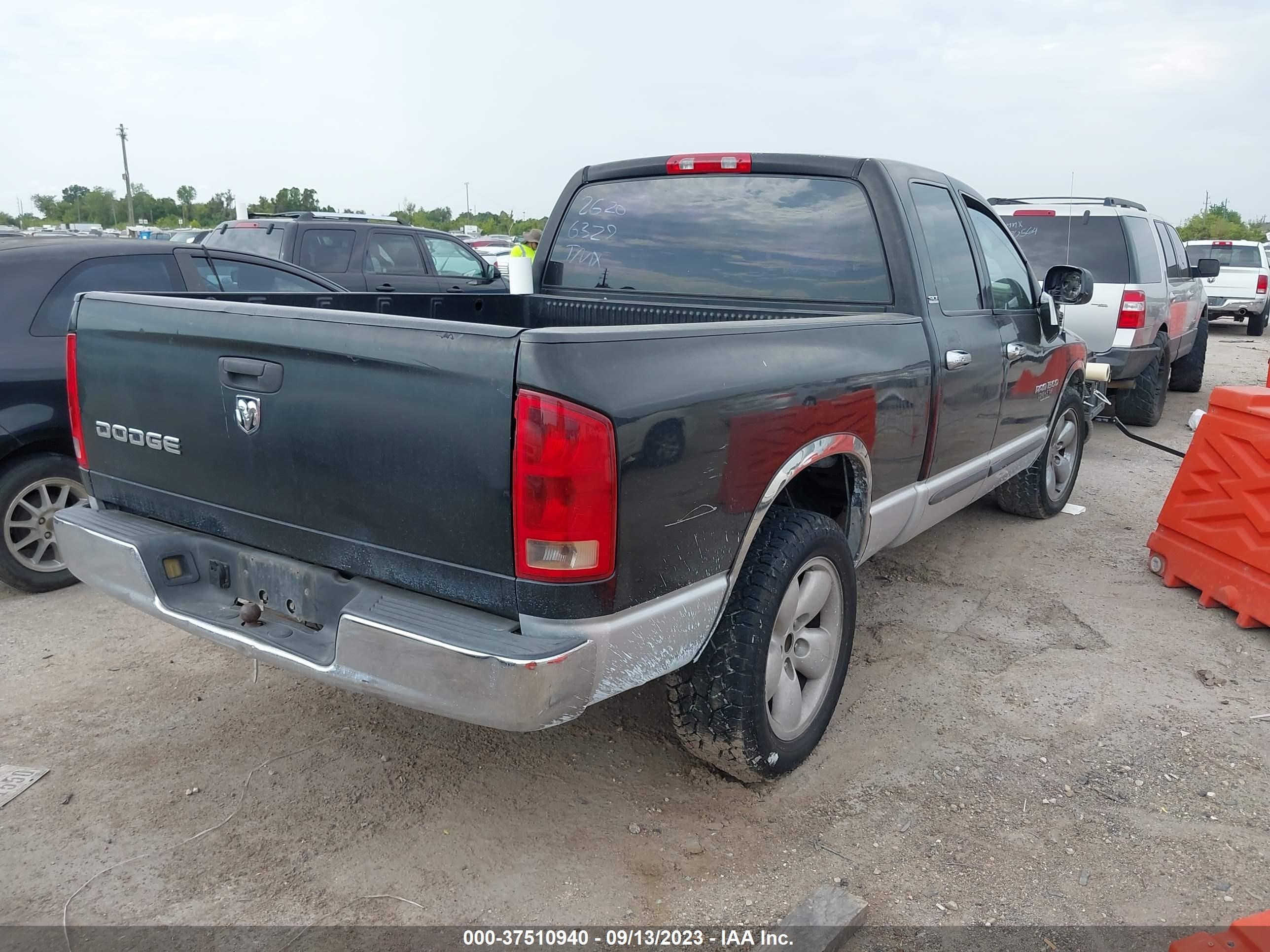 Photo 3 VIN: 3D7HA18Z52G206329 - DODGE RAM 