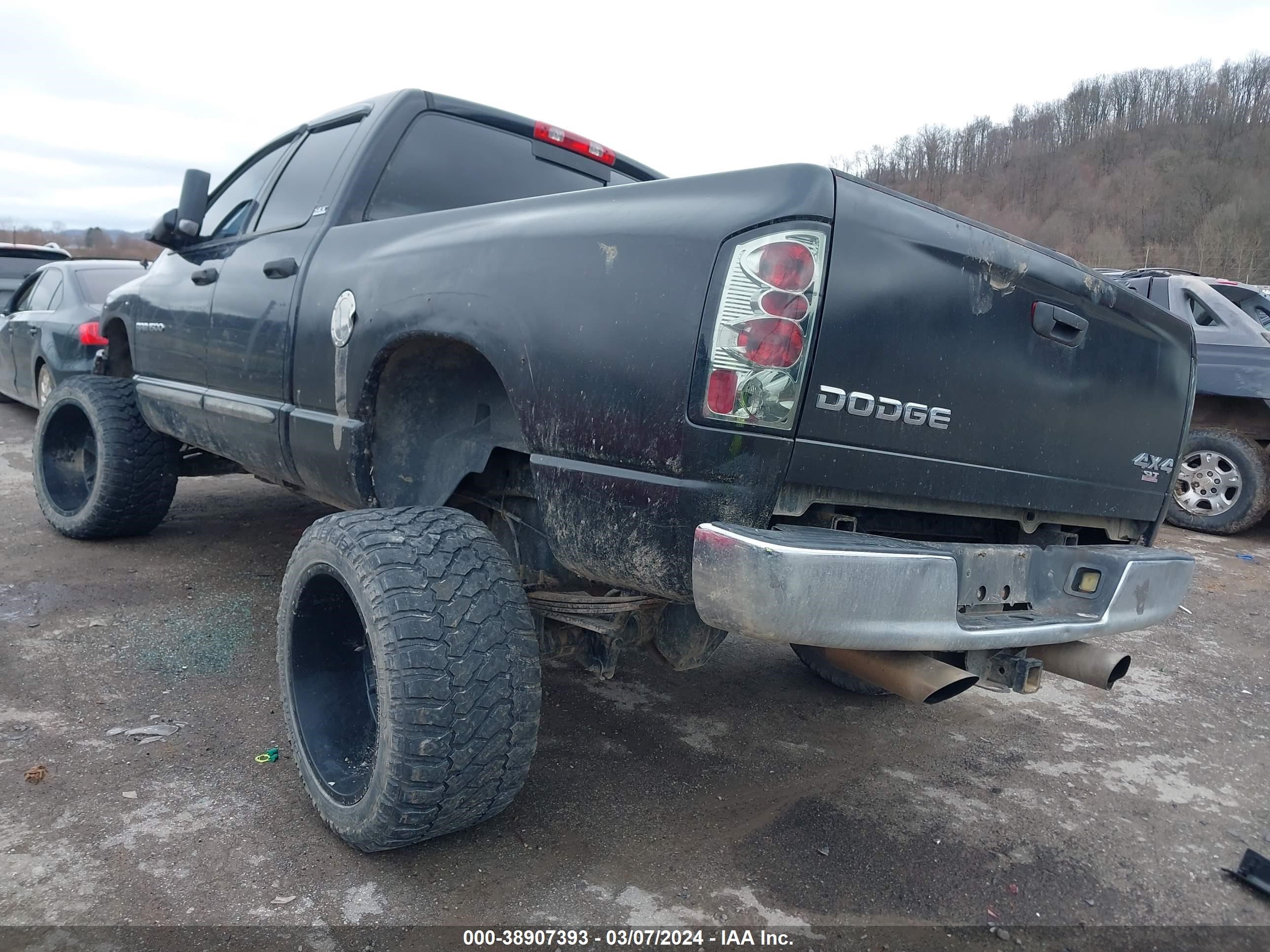 Photo 2 VIN: 3D7HU18NX2G168262 - DODGE RAM 