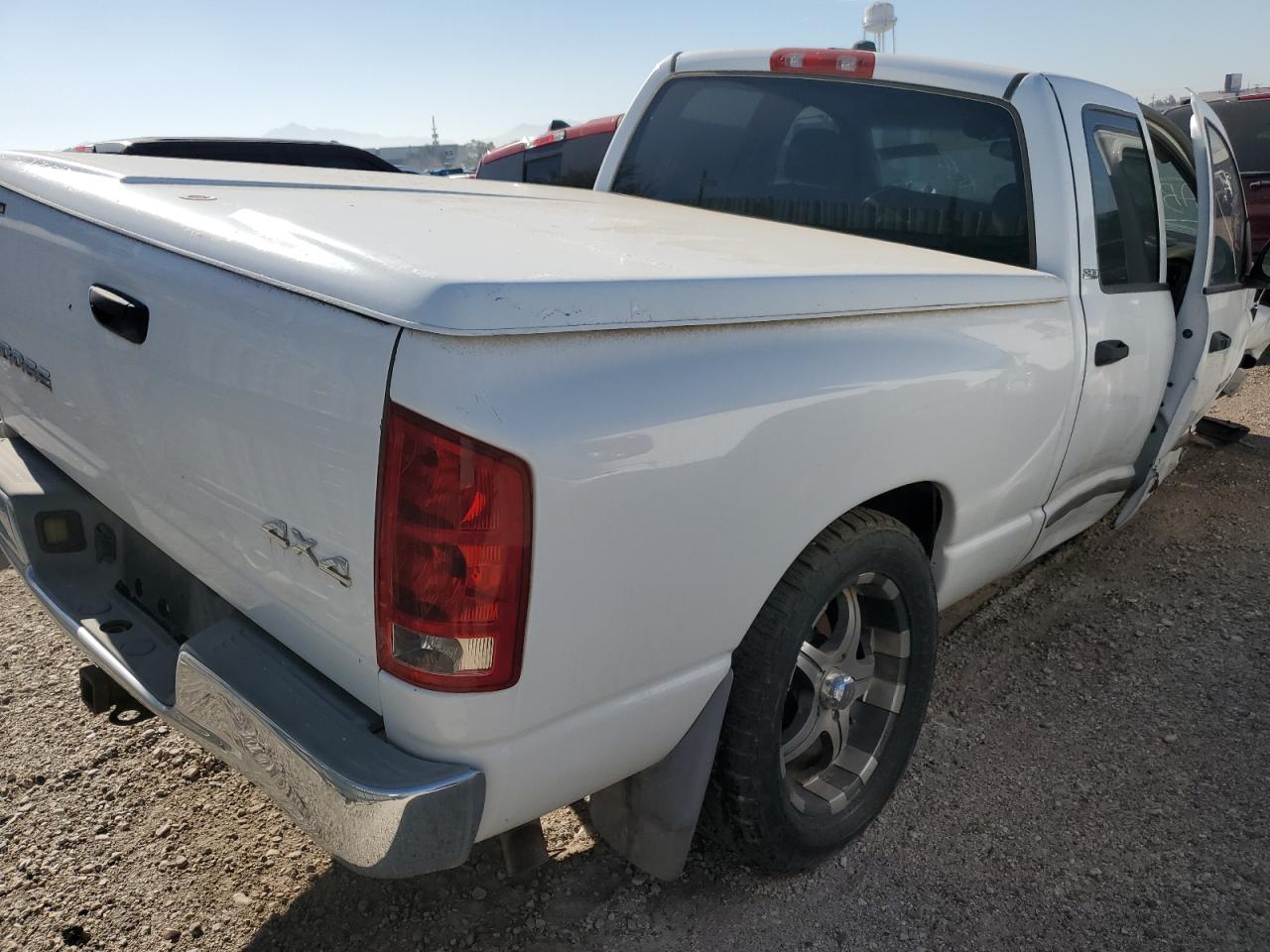 Photo 2 VIN: 3D7HU18Z12G211745 - DODGE RAM 