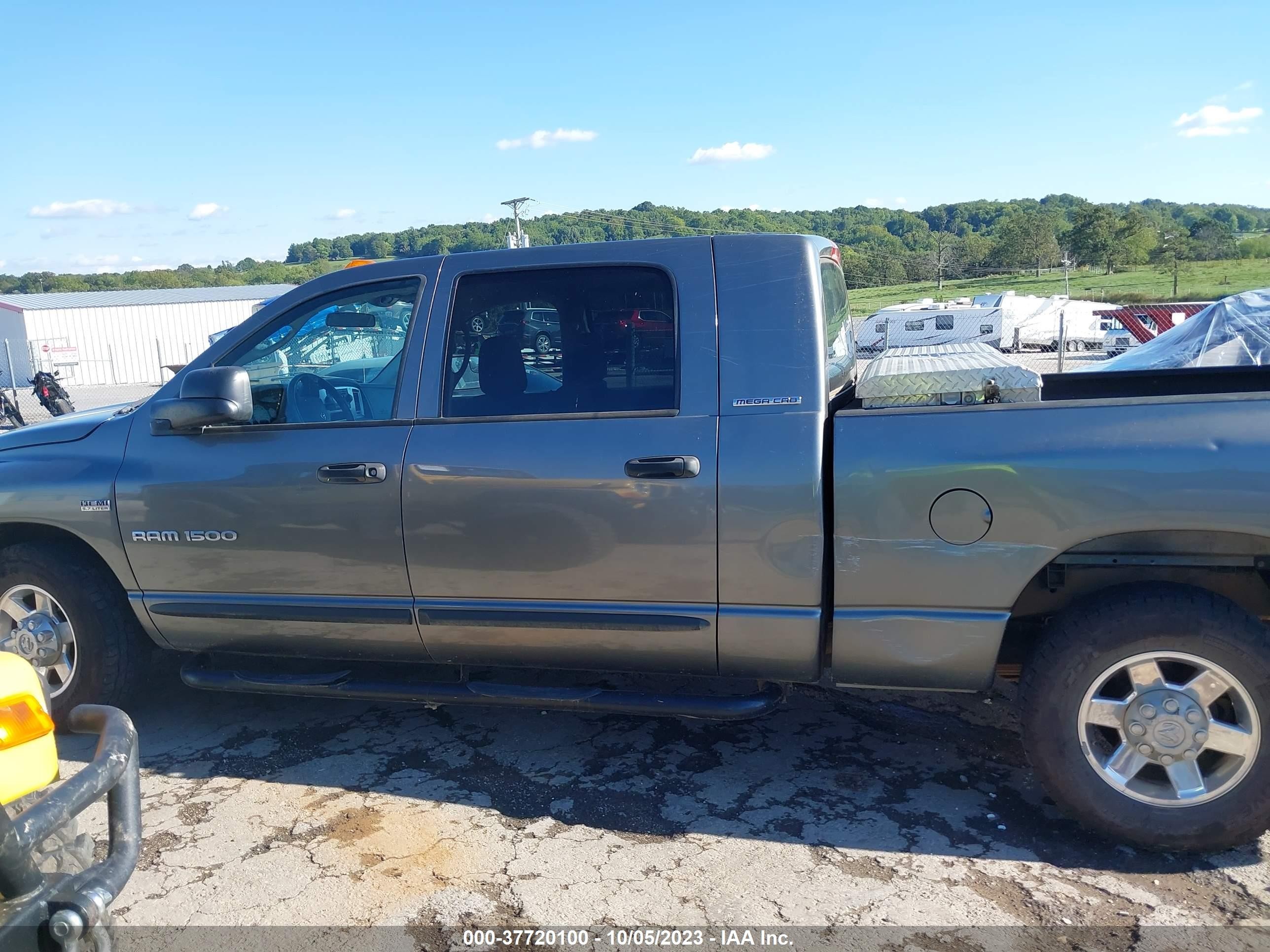 Photo 13 VIN: 3D7KR19D07G751900 - DODGE RAM 