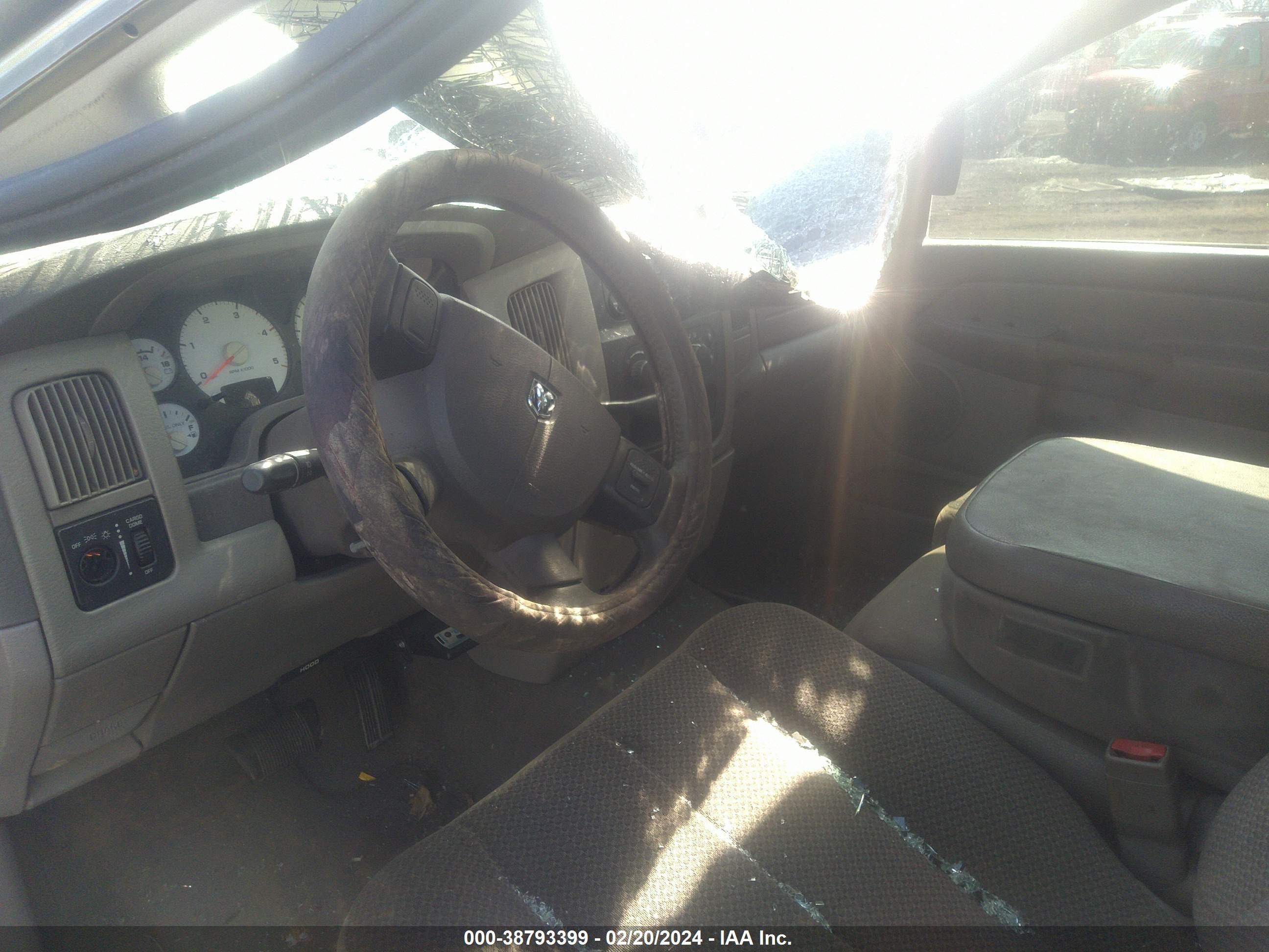 Photo 4 VIN: 3D7KR28C05G748880 - DODGE RAM 