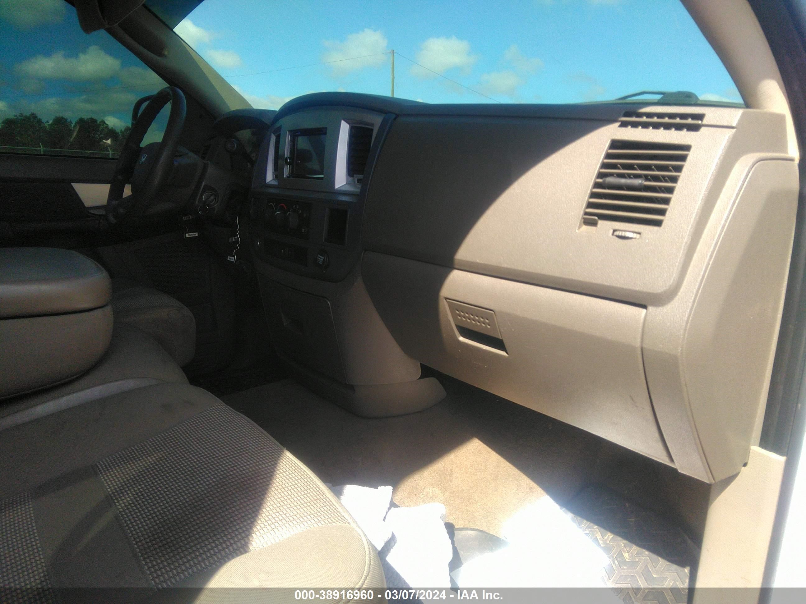 Photo 4 VIN: 3D7KS28A08G150408 - DODGE RAM 