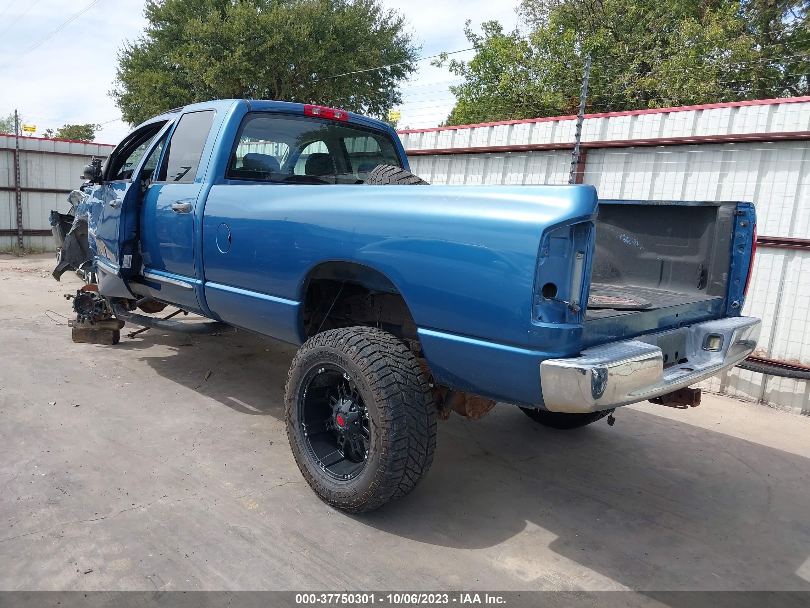 Photo 2 VIN: 3D7KU28C74G266369 - DODGE RAM 