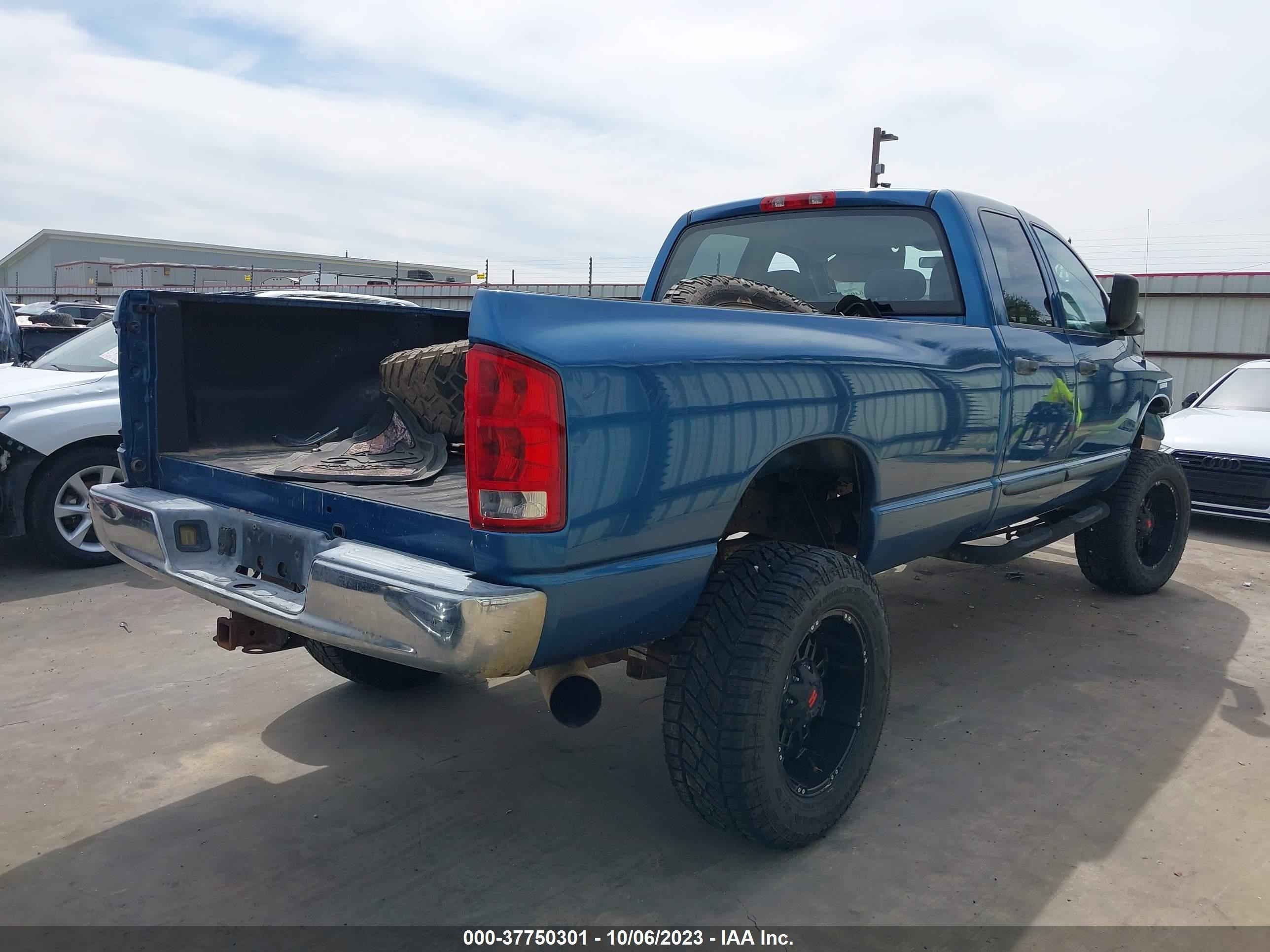 Photo 3 VIN: 3D7KU28C74G266369 - DODGE RAM 