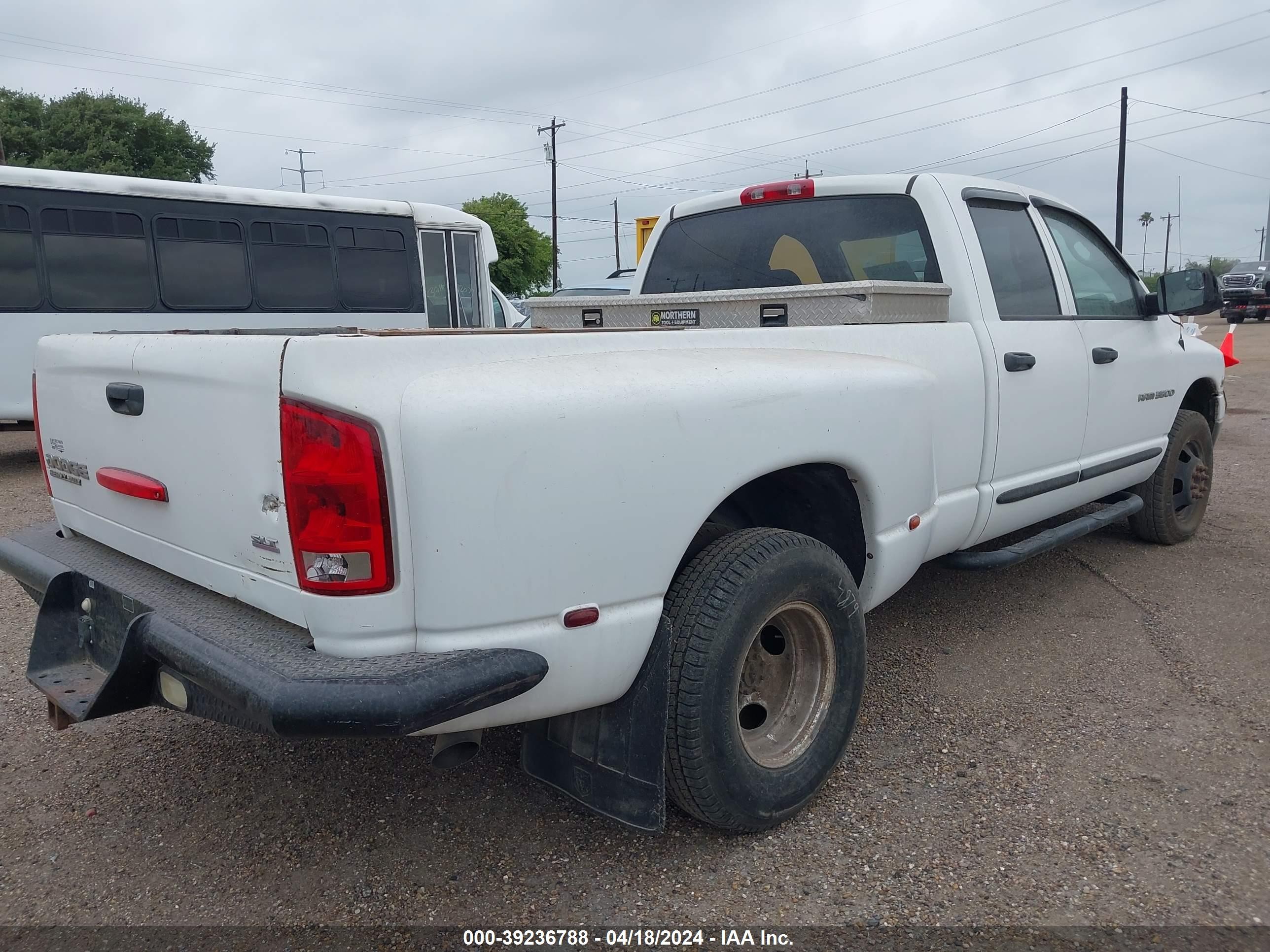 Photo 3 VIN: 3D7MA48C73G813393 - DODGE RAM 