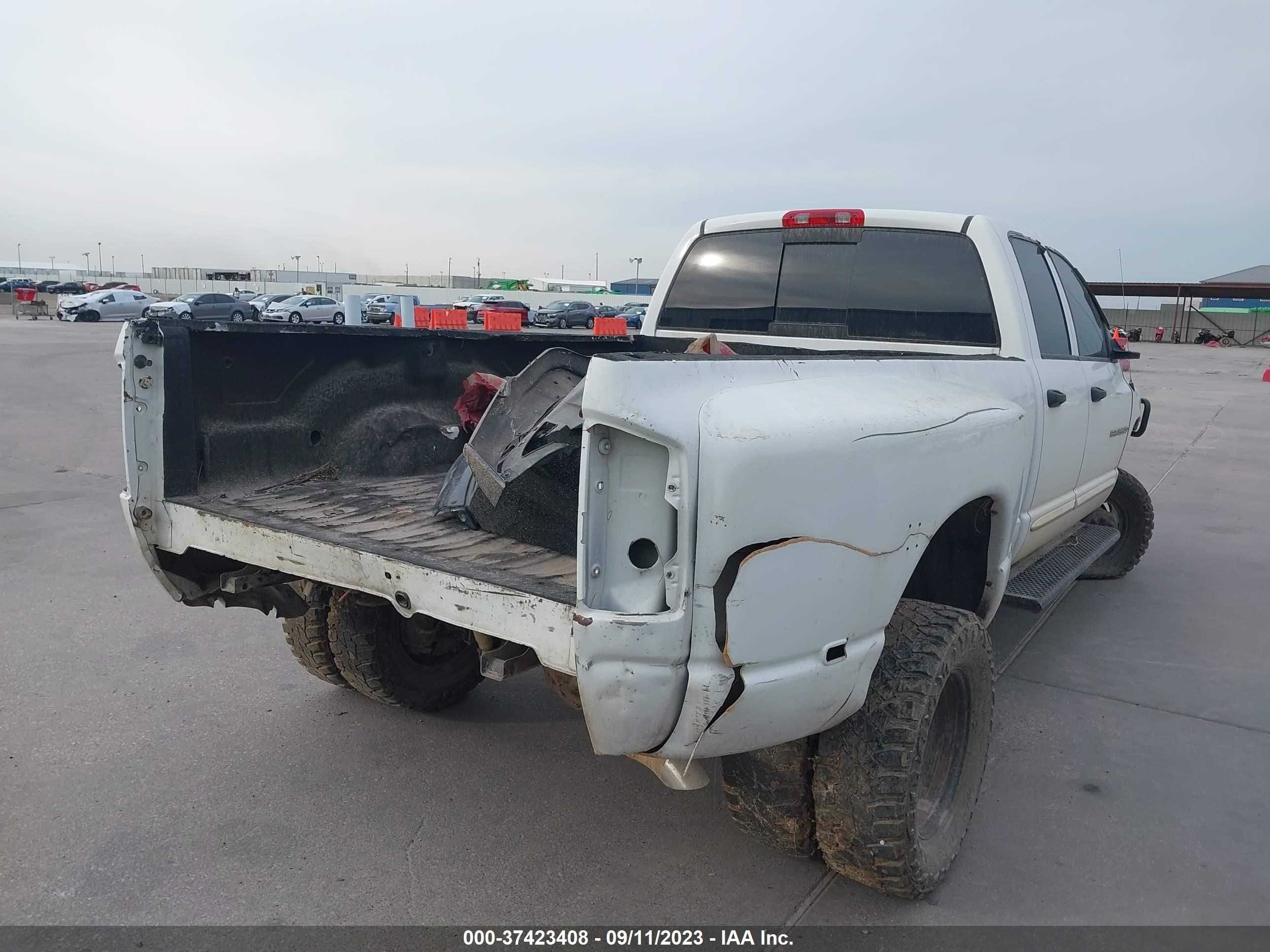 Photo 3 VIN: 3D7MU48CX3G802217 - DODGE RAM 