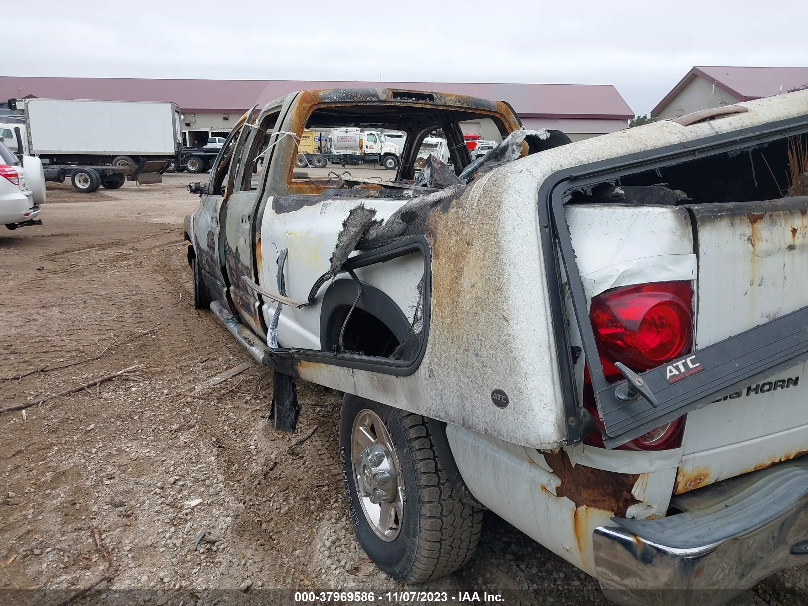 Photo 2 VIN: 3D7MX38A07G777463 - DODGE RAM 