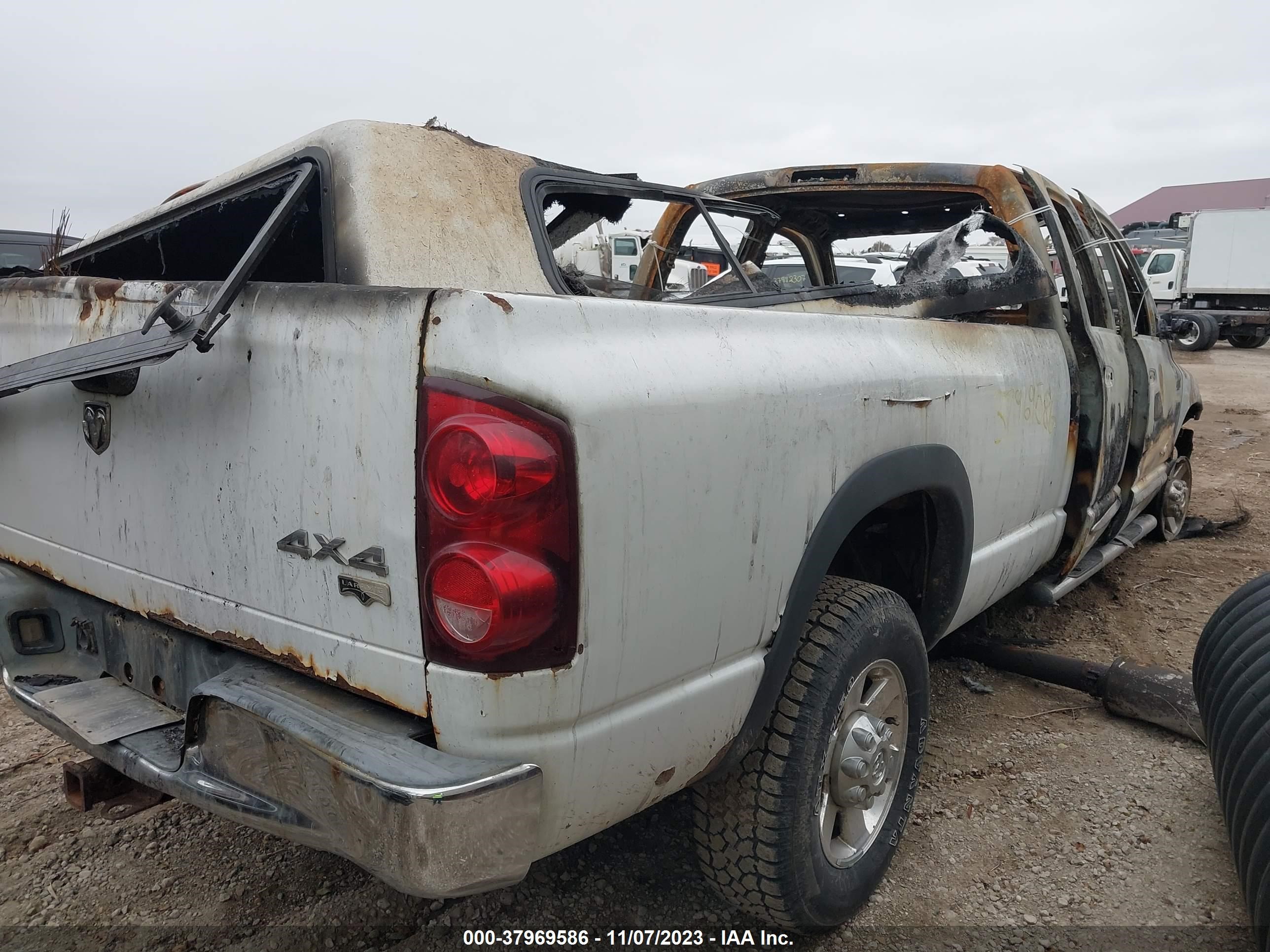 Photo 3 VIN: 3D7MX38A07G777463 - DODGE RAM 