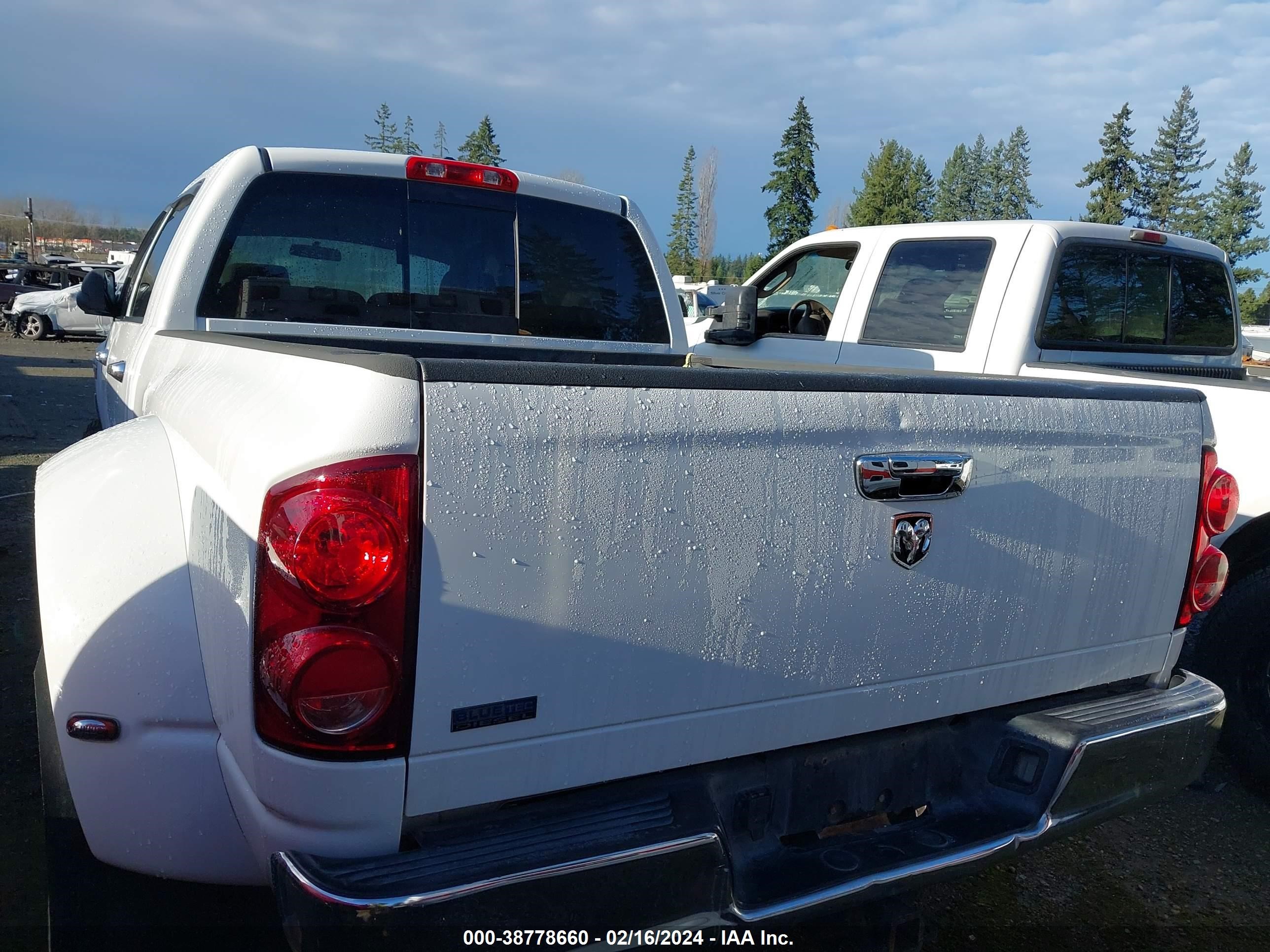 Photo 2 VIN: 3D7MX49A58G144446 - DODGE RAM 