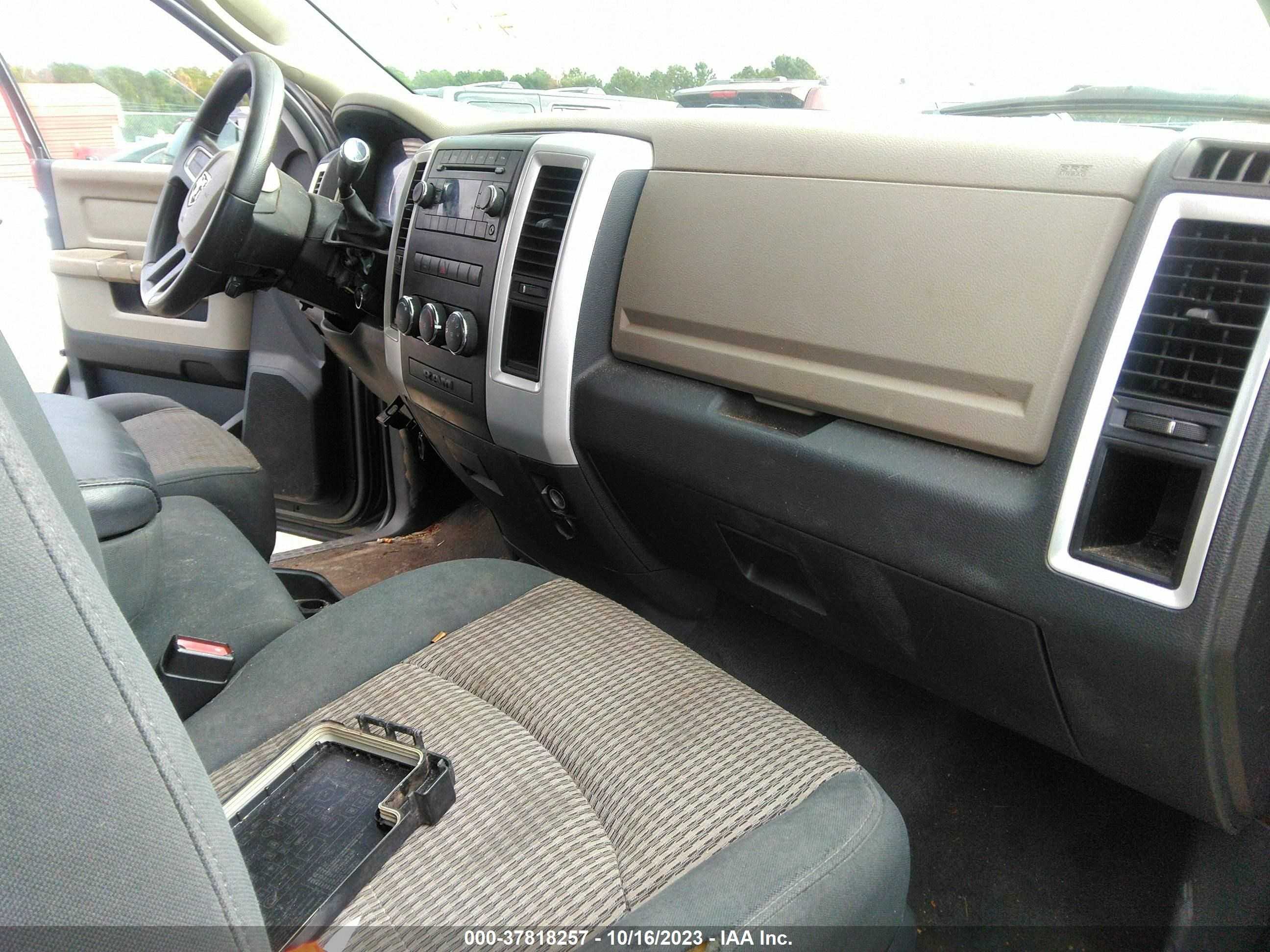 Photo 4 VIN: 3D7TP2CT2AG186427 - DODGE RAM 