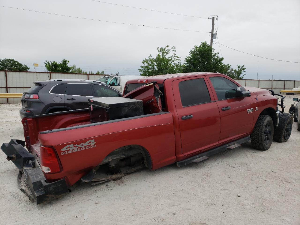 Photo 2 VIN: 3D7UT2CL7AG169123 - DODGE RAM 