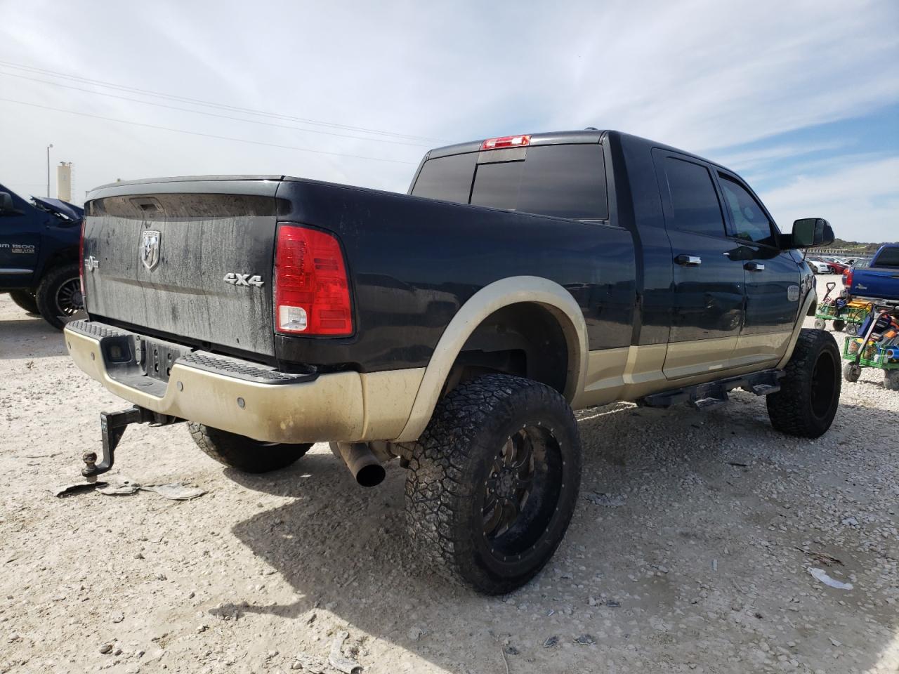 Photo 2 VIN: 3D7UT2HL3BG609431 - DODGE RAM 