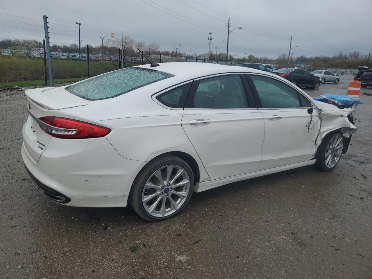 Photo 2 VIN: 3FA6P0D93HR251675 - FORD FUSION 