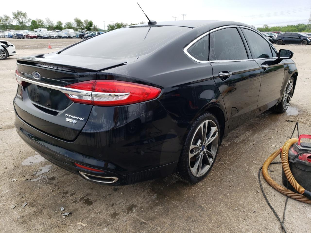 Photo 2 VIN: 3FA6P0D94HR155117 - FORD FUSION 