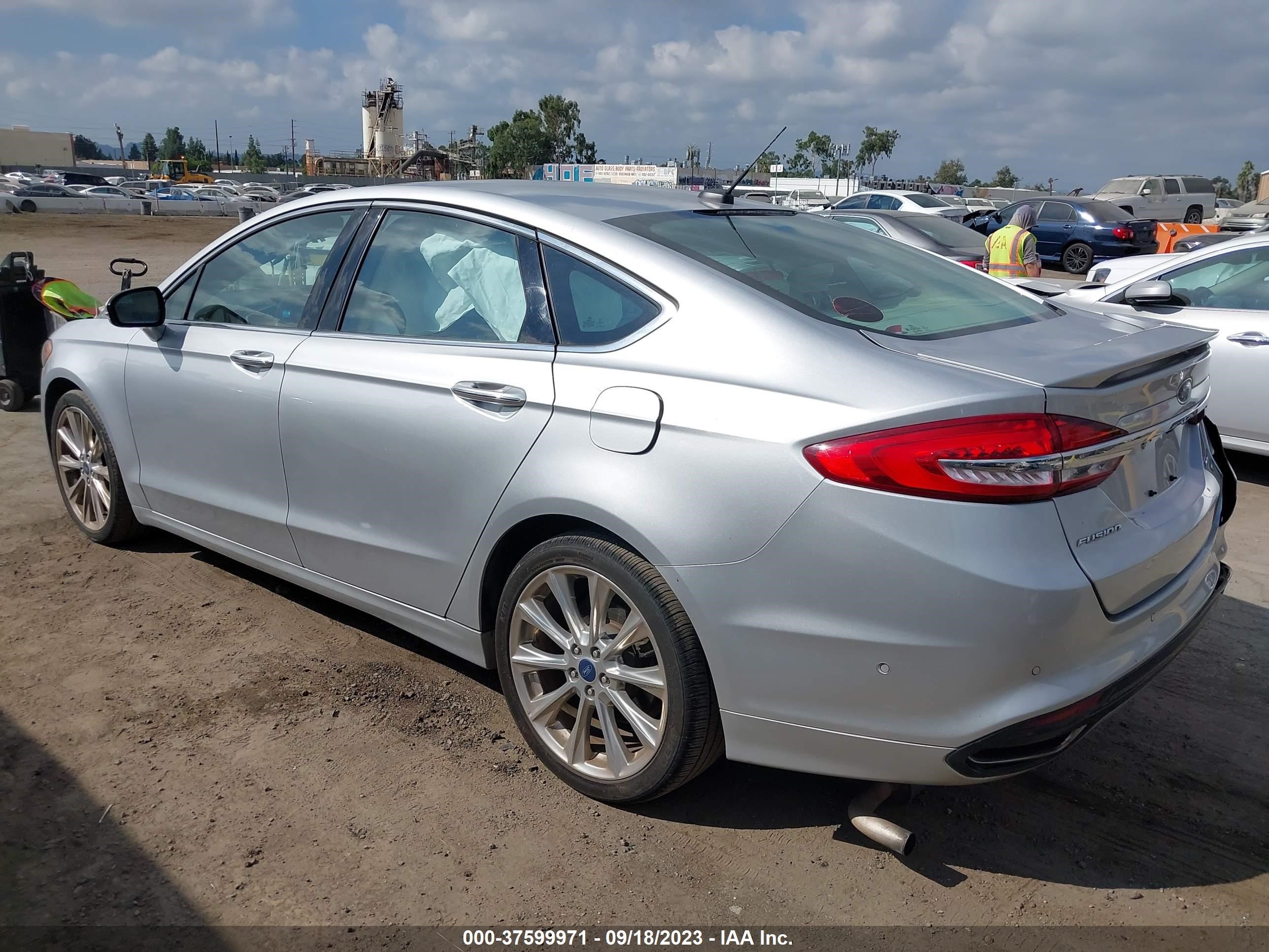 Photo 2 VIN: 3FA6P0D95HR130033 - FORD FUSION 