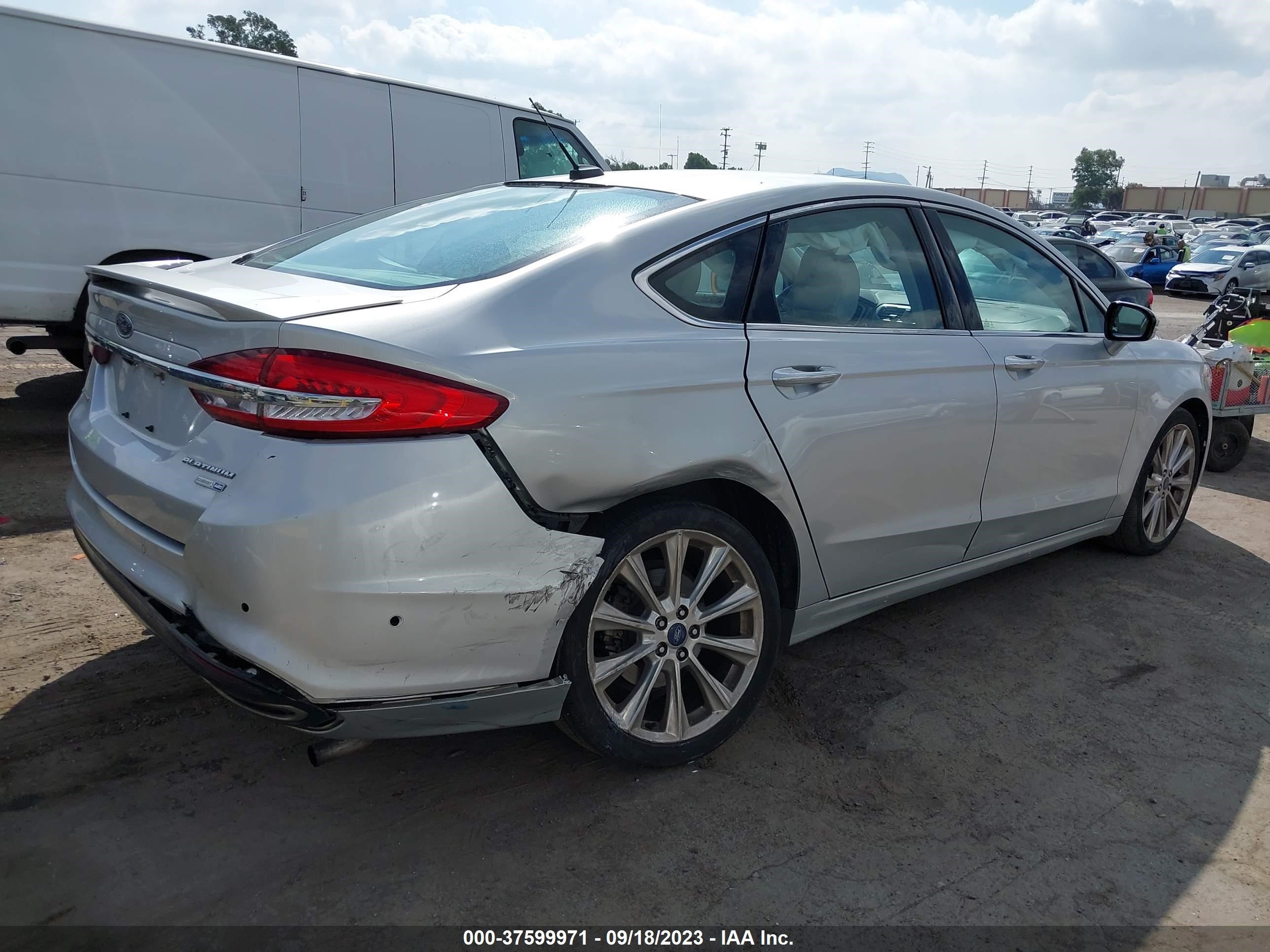 Photo 3 VIN: 3FA6P0D95HR130033 - FORD FUSION 