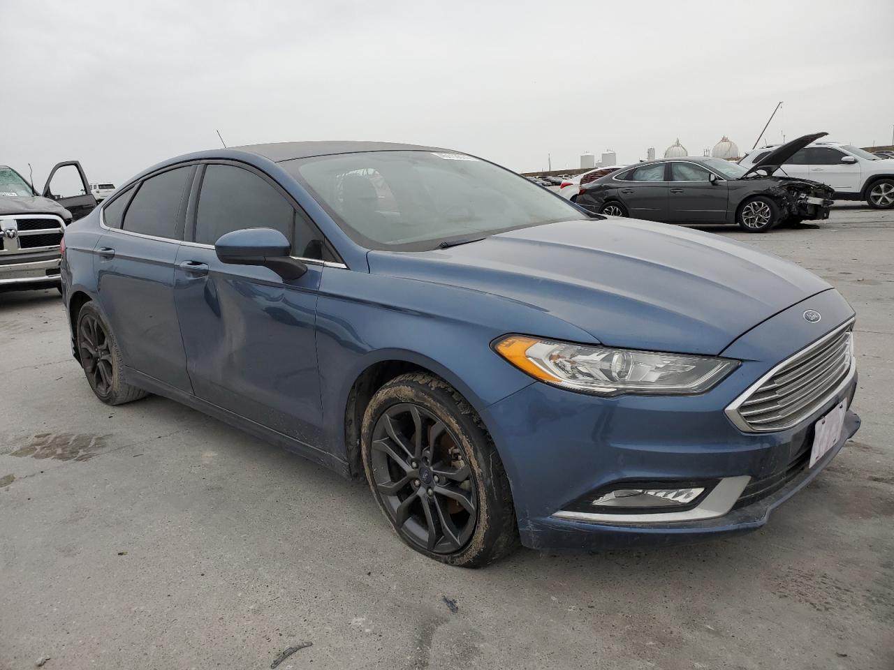 Photo 3 VIN: 3FA6P0G70JR277618 - FORD FUSION 