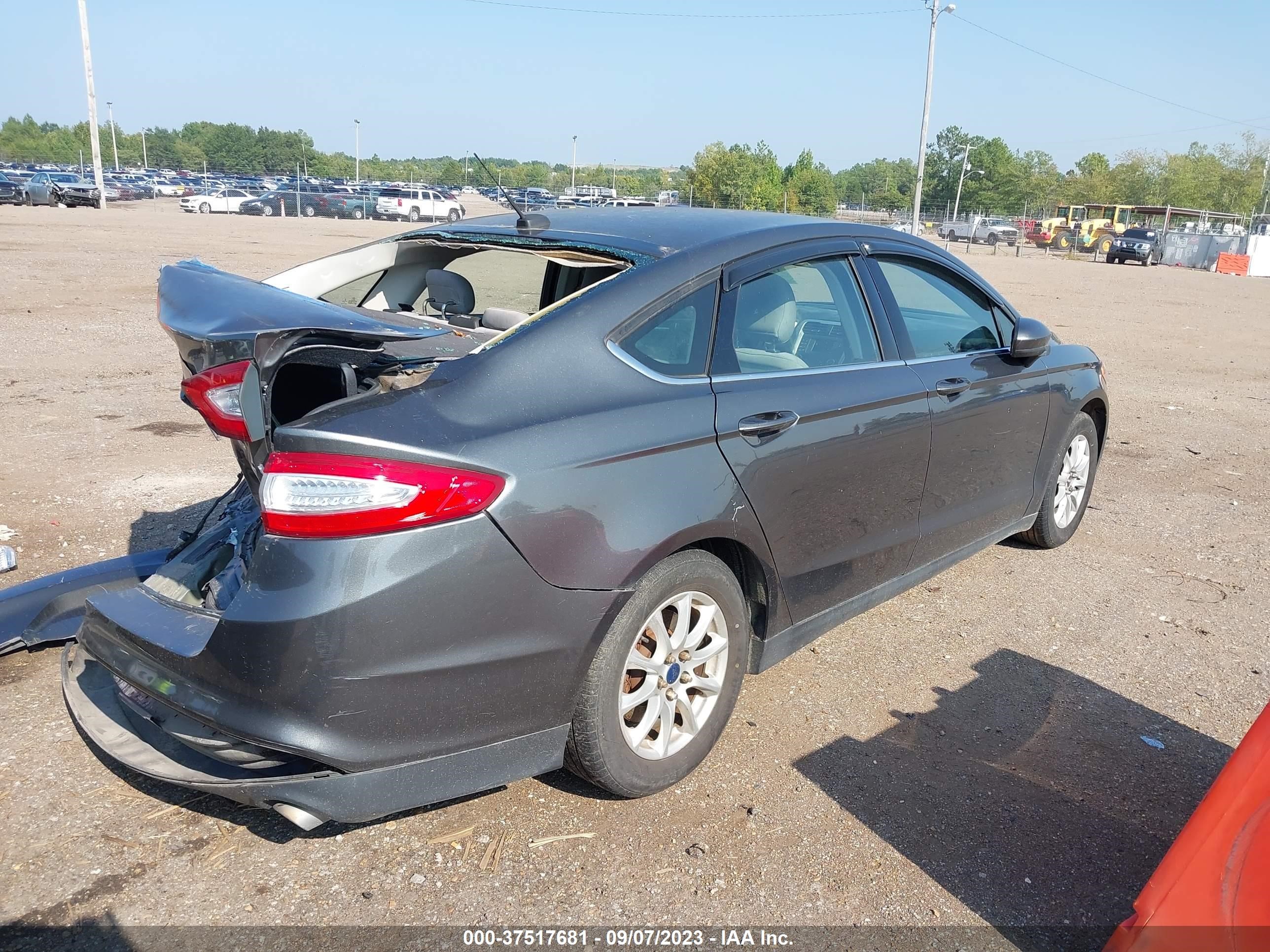 Photo 3 VIN: 3FA6P0G75GR266235 - FORD FUSION 