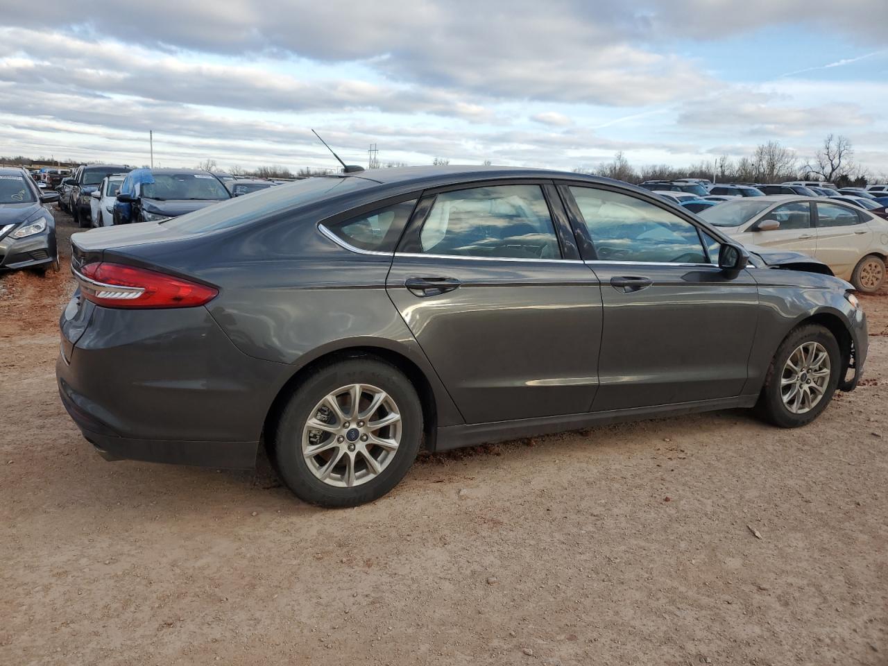 Photo 2 VIN: 3FA6P0G75JR109702 - FORD FUSION 