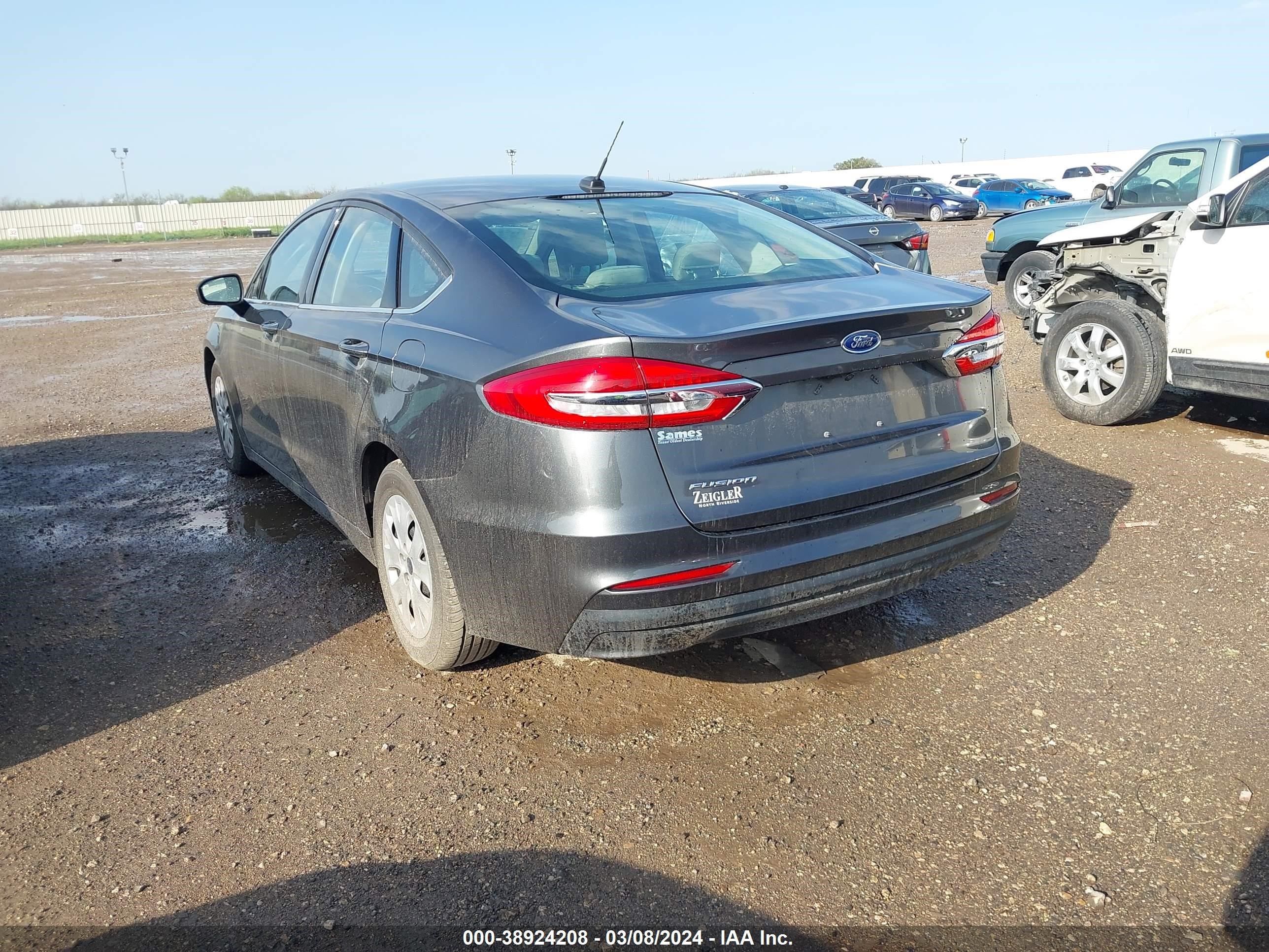 Photo 2 VIN: 3FA6P0G75KR163728 - FORD FUSION 