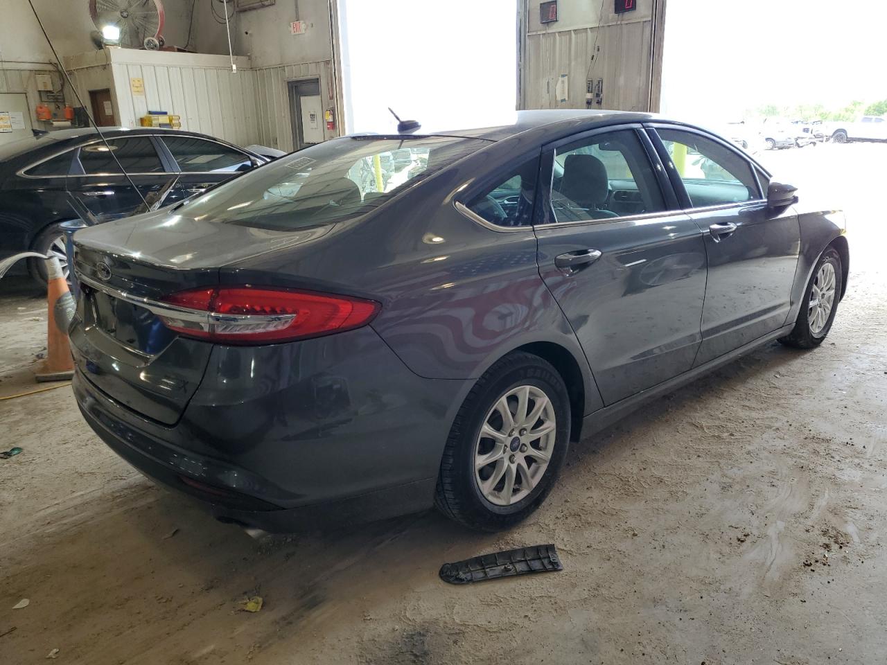 Photo 2 VIN: 3FA6P0G77HR387656 - FORD FUSION 