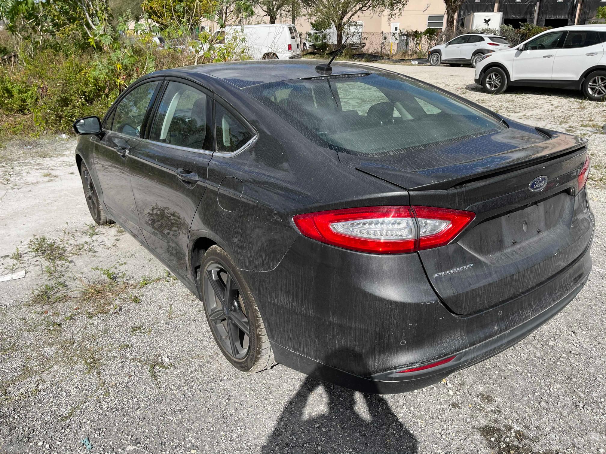 Photo 2 VIN: 3FA6P0H71GR301030 - FORD FUSION SE 