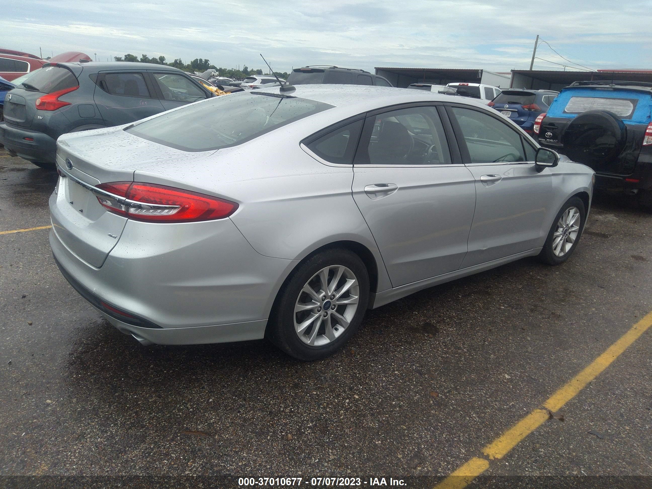 Photo 3 VIN: 3FA6P0H71HR113349 - FORD FUSION 