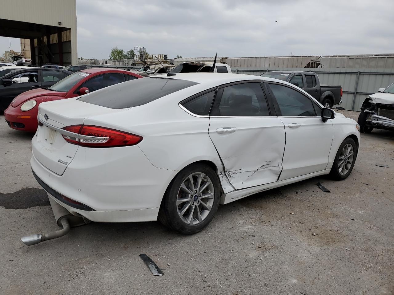 Photo 2 VIN: 3FA6P0H71HR413330 - FORD FUSION 