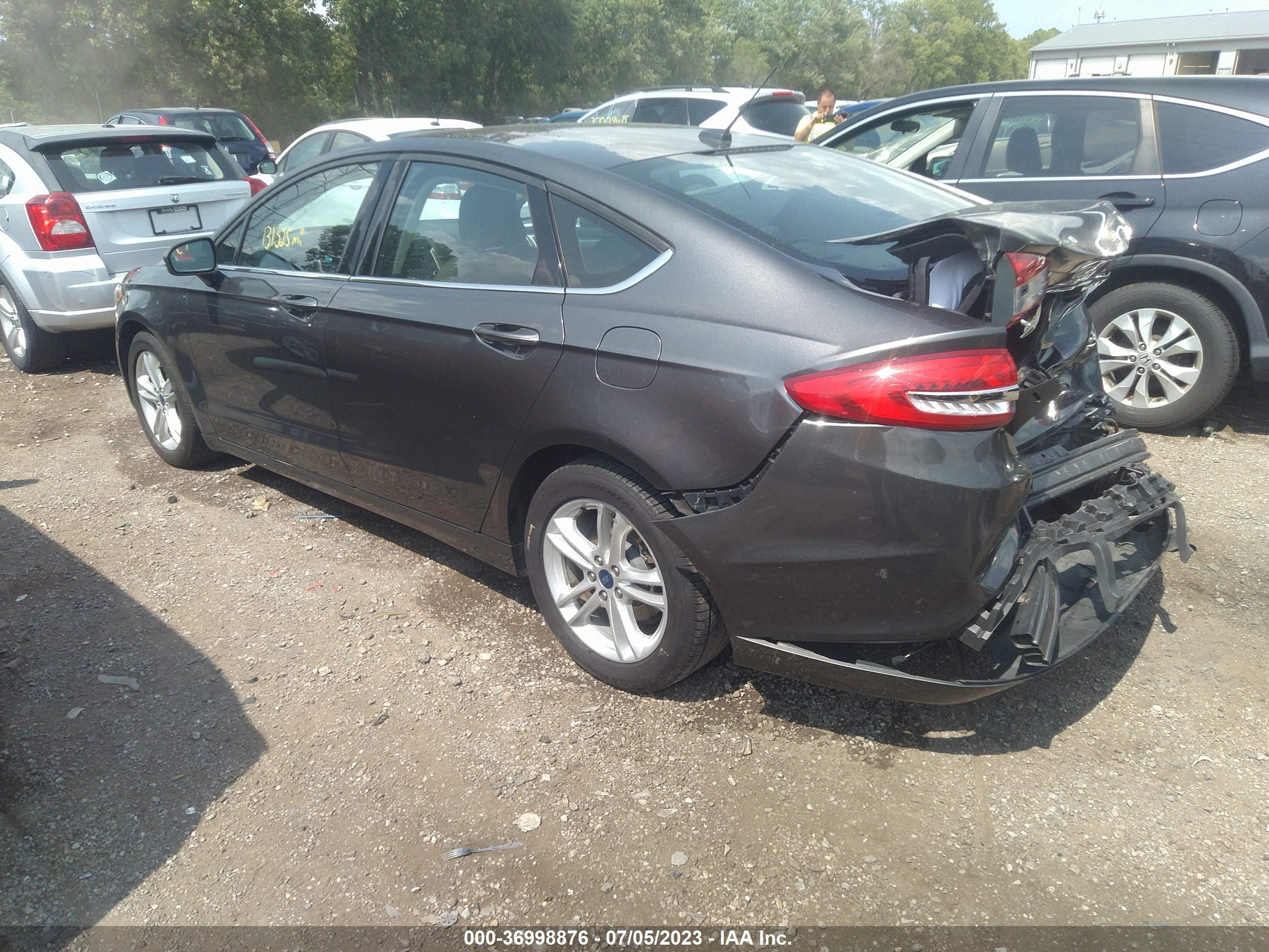 Photo 2 VIN: 3FA6P0H71JR139326 - FORD FUSION 