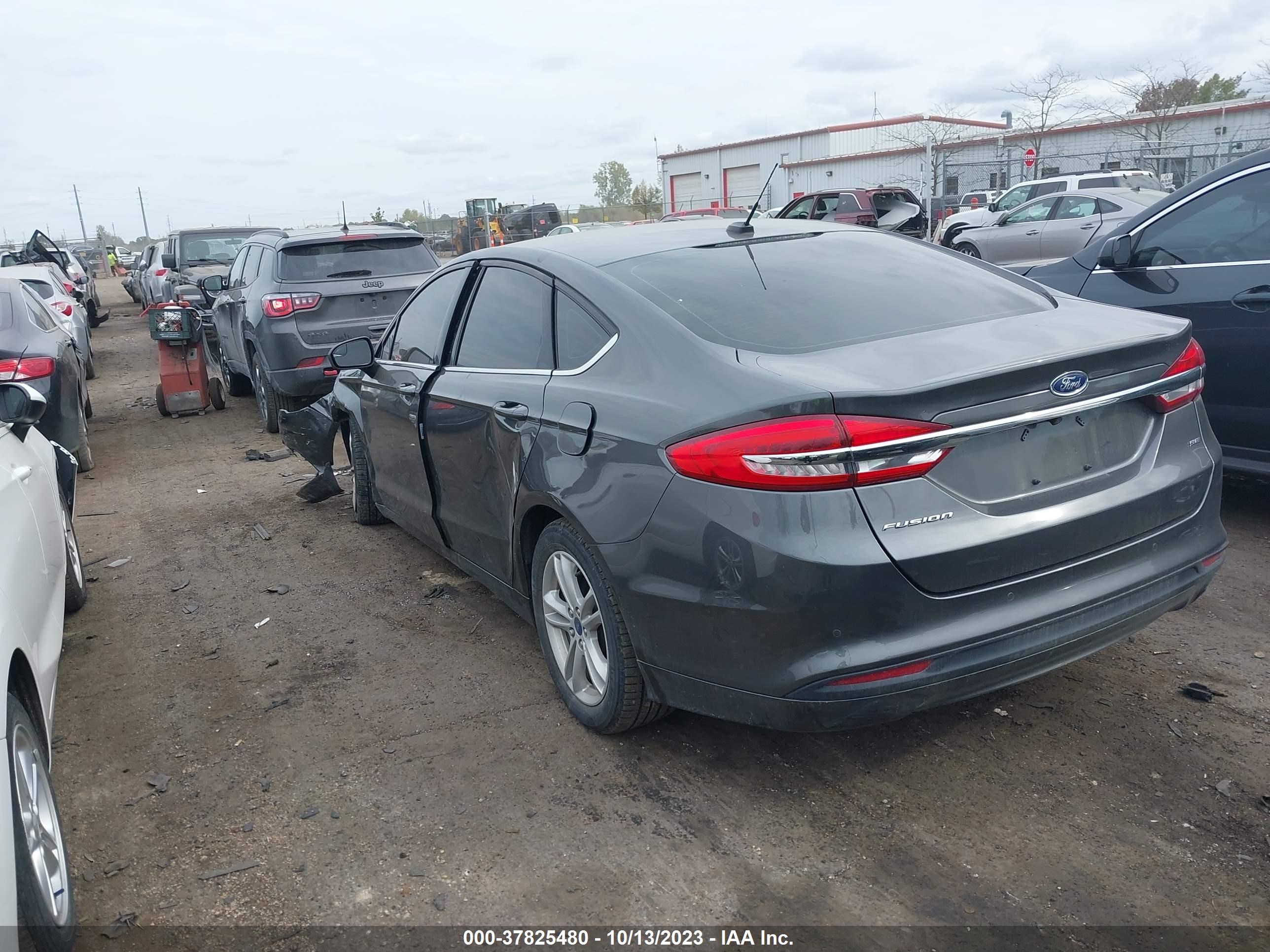 Photo 2 VIN: 3FA6P0H71JR175551 - FORD FUSION 