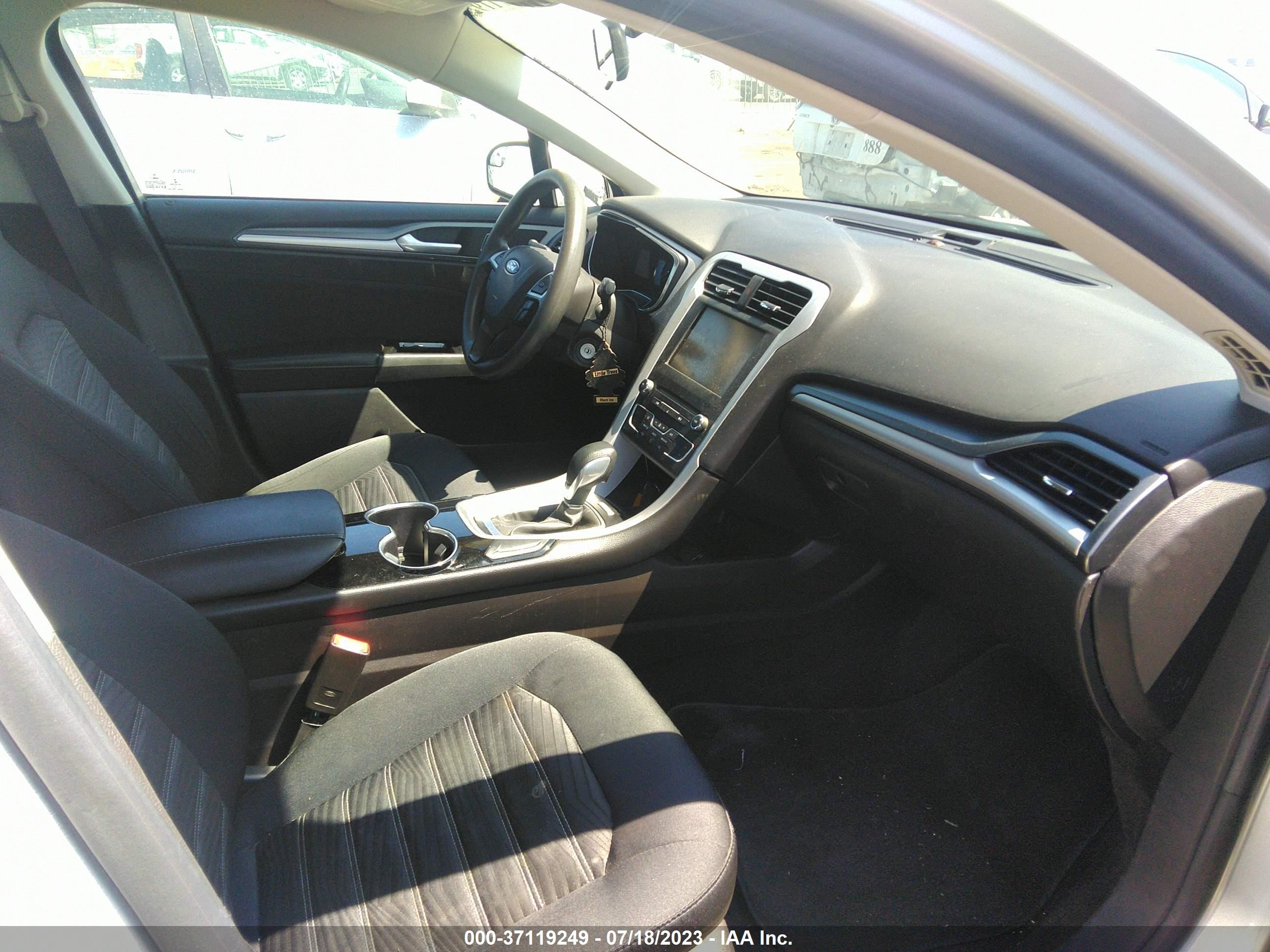 Photo 4 VIN: 3FA6P0H72GR225785 - FORD FUSION 