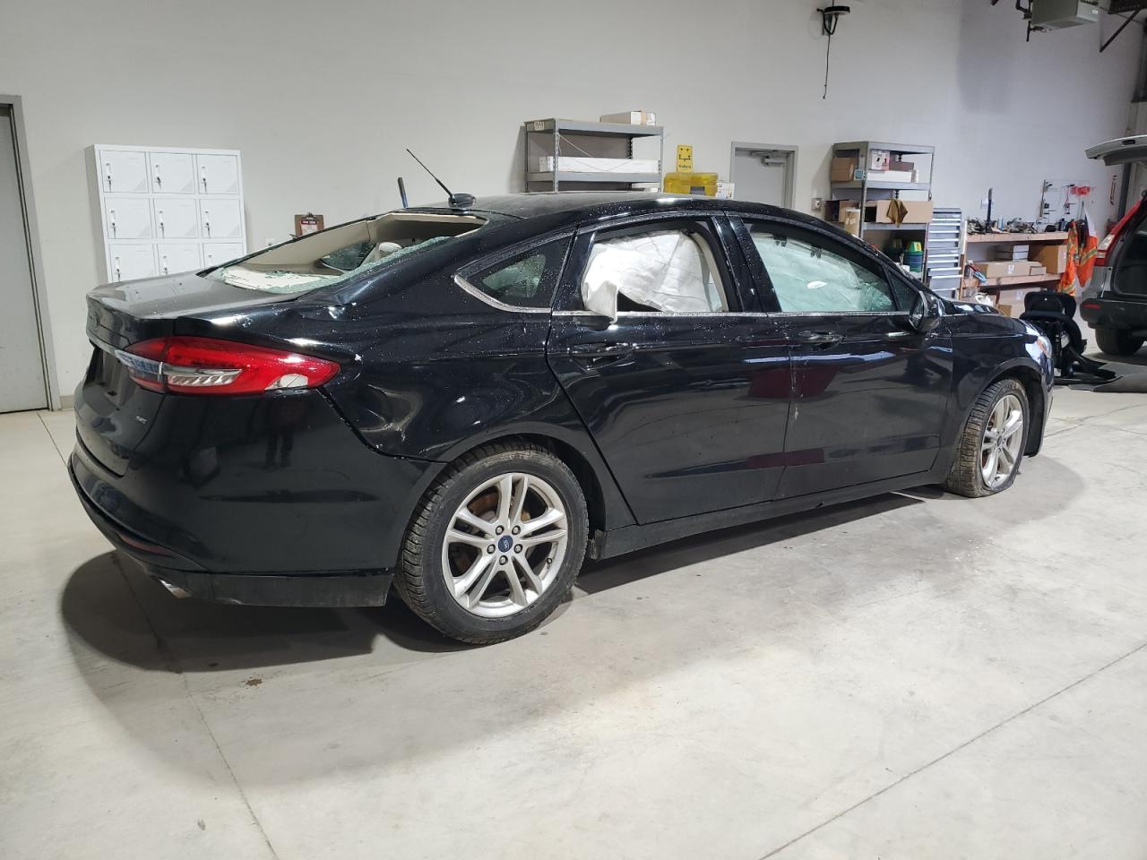 Photo 2 VIN: 3FA6P0H72JR107971 - FORD FUSION 