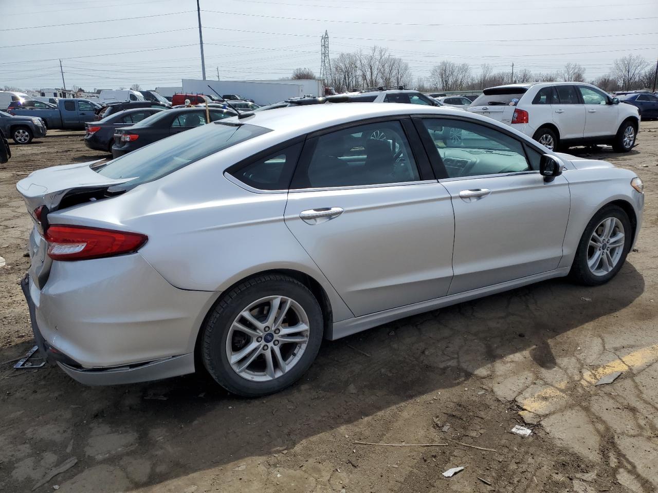 Photo 2 VIN: 3FA6P0H72JR114242 - FORD FUSION 