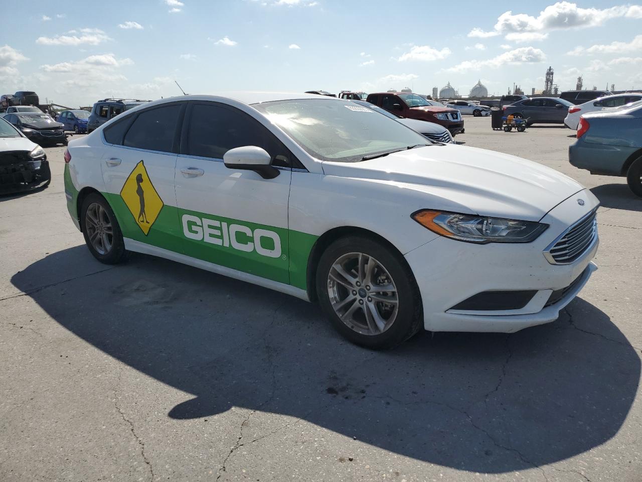 Photo 3 VIN: 3FA6P0H74JR126067 - FORD FUSION 