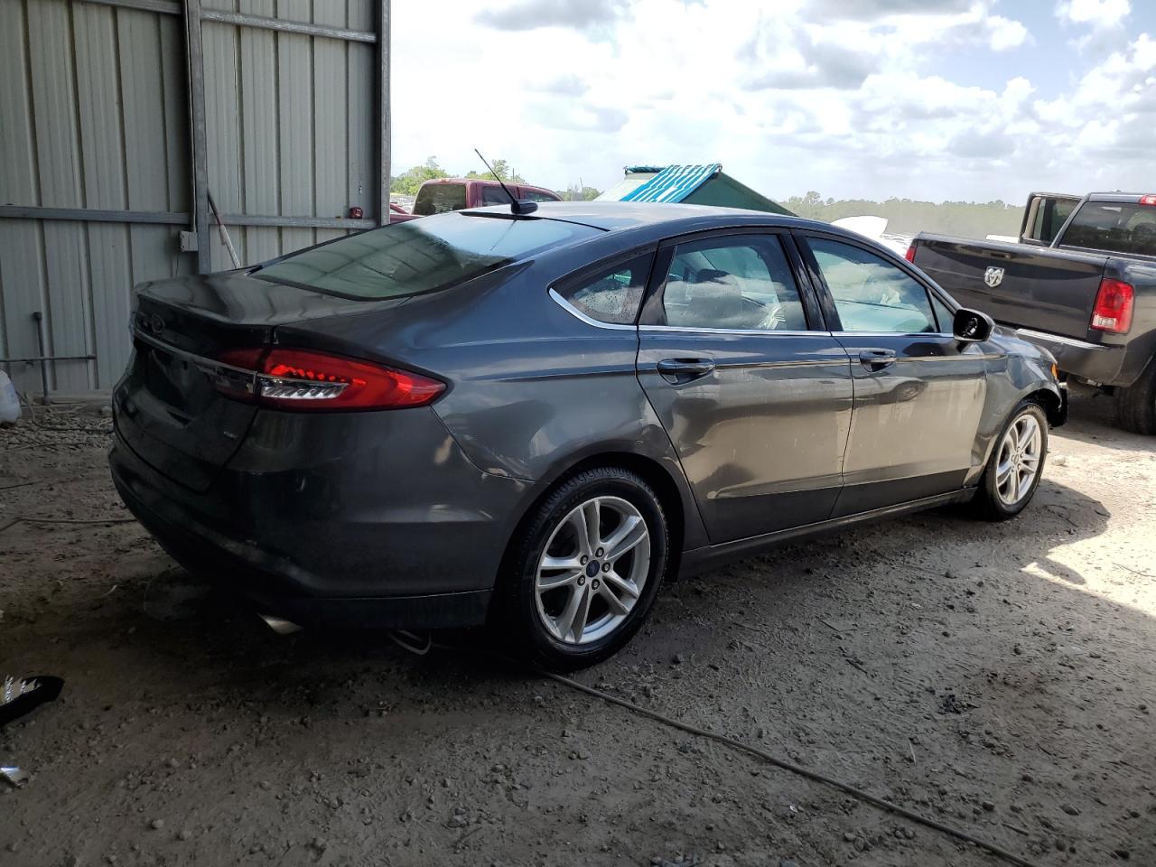 Photo 2 VIN: 3FA6P0H76JR174525 - FORD FUSION 