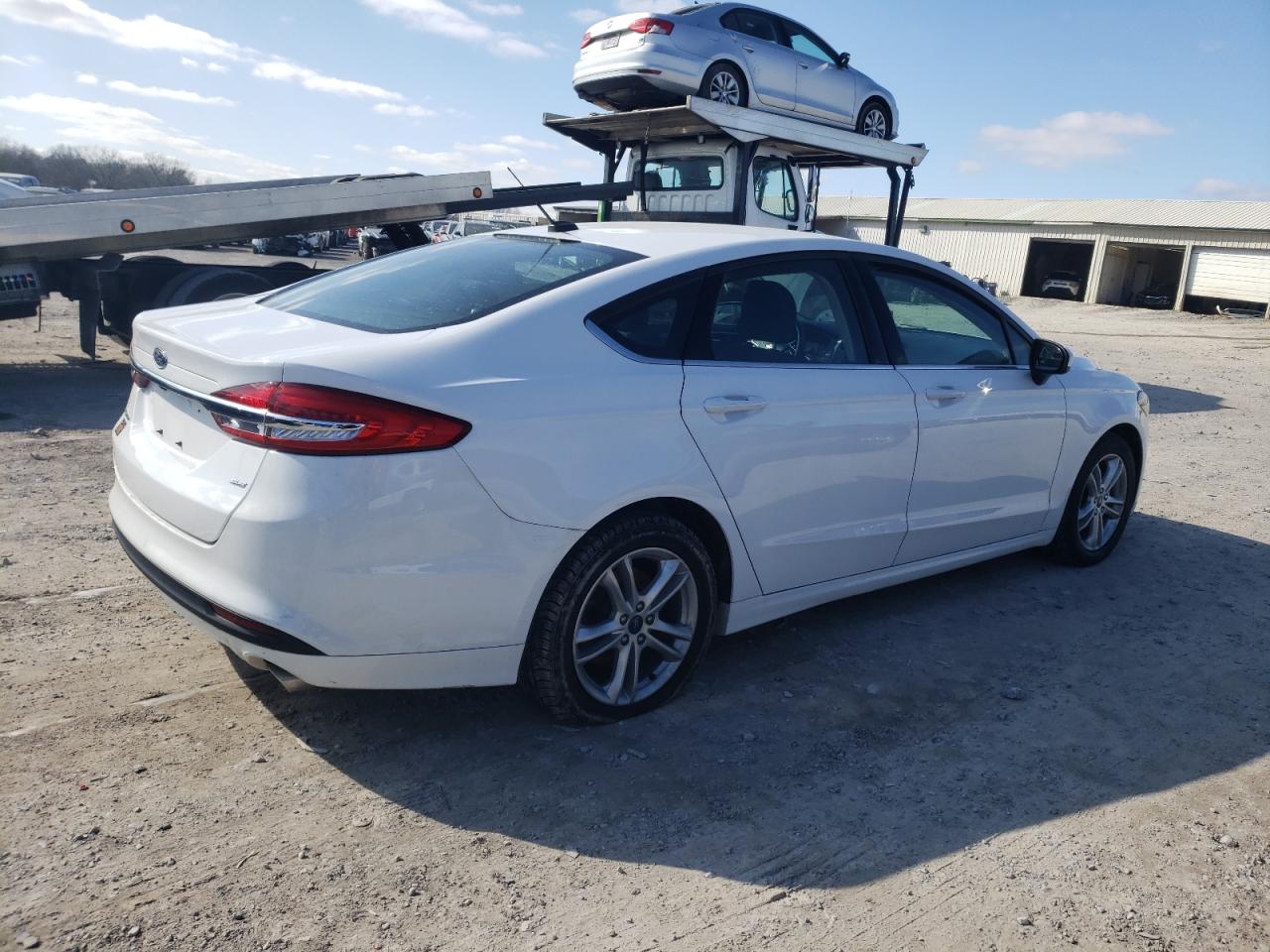 Photo 2 VIN: 3FA6P0H79JR159565 - FORD FUSION 