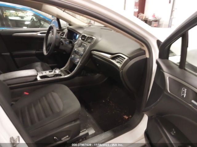 Photo 4 VIN: 3FA6P0H7XHR183853 - FORD FUSION 