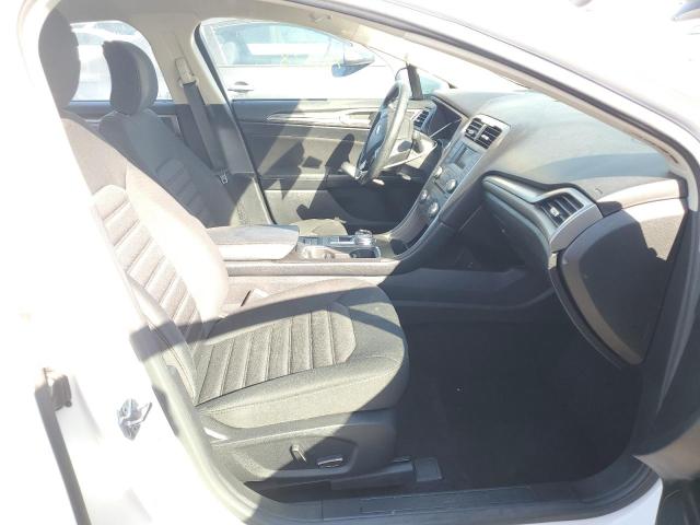 Photo 4 VIN: 3FA6P0H7XHR254940 - FORD FUSION SE 