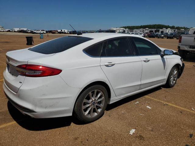 Photo 2 VIN: 3FA6P0H7XHR326736 - FORD FUSION SE 