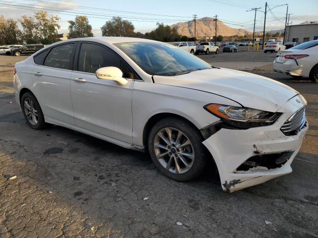 Photo 3 VIN: 3FA6P0H7XJR103652 - FORD FUSION SE 