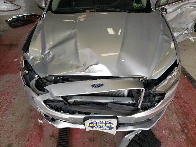 Photo 10 VIN: 3FA6P0H7XJR113923 - FORD FUSION SE 