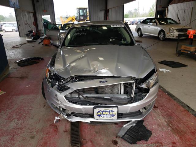 Photo 4 VIN: 3FA6P0H7XJR113923 - FORD FUSION SE 