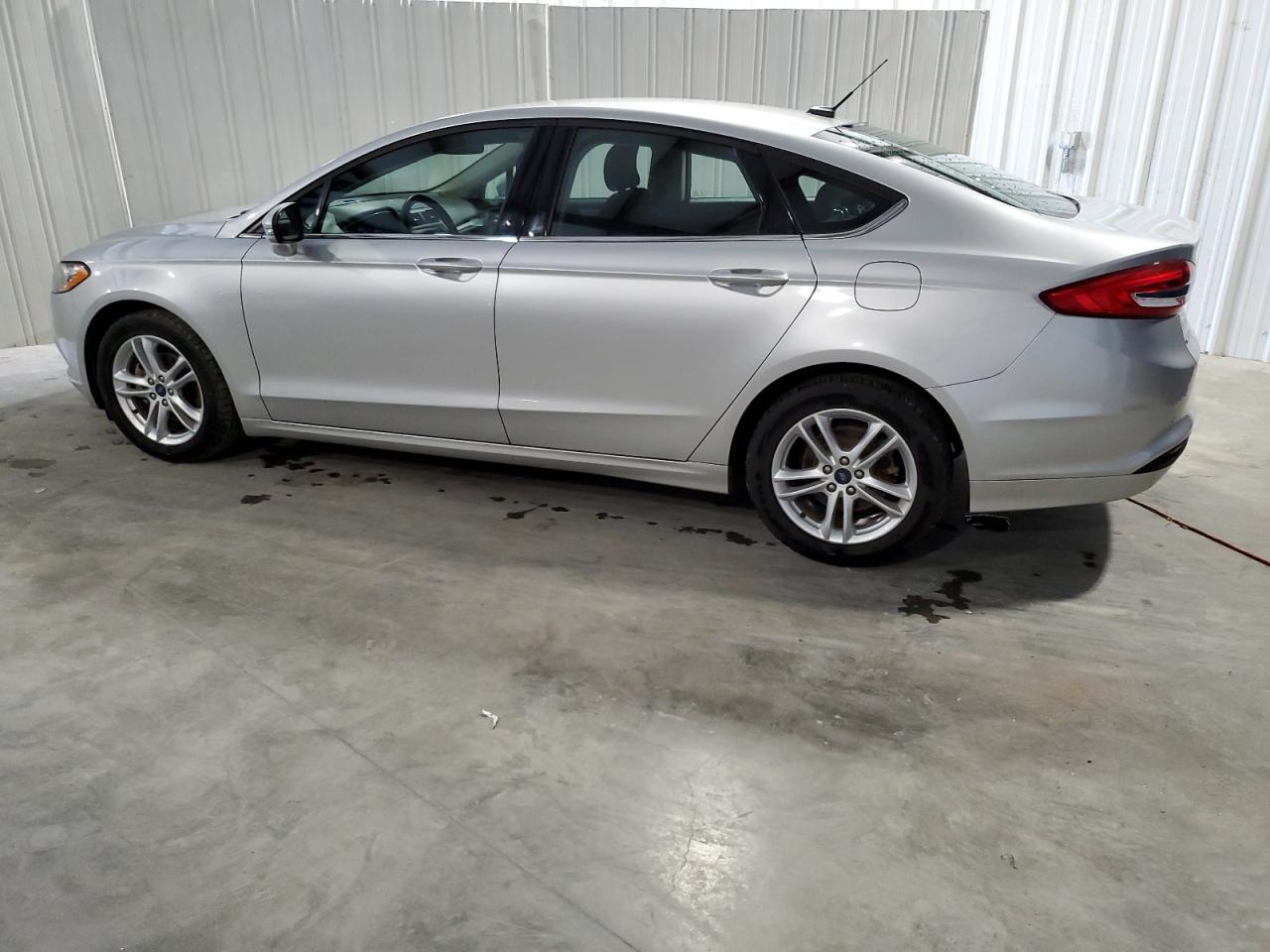 Photo 1 VIN: 3FA6P0H7XJR189268 - FORD FUSION 